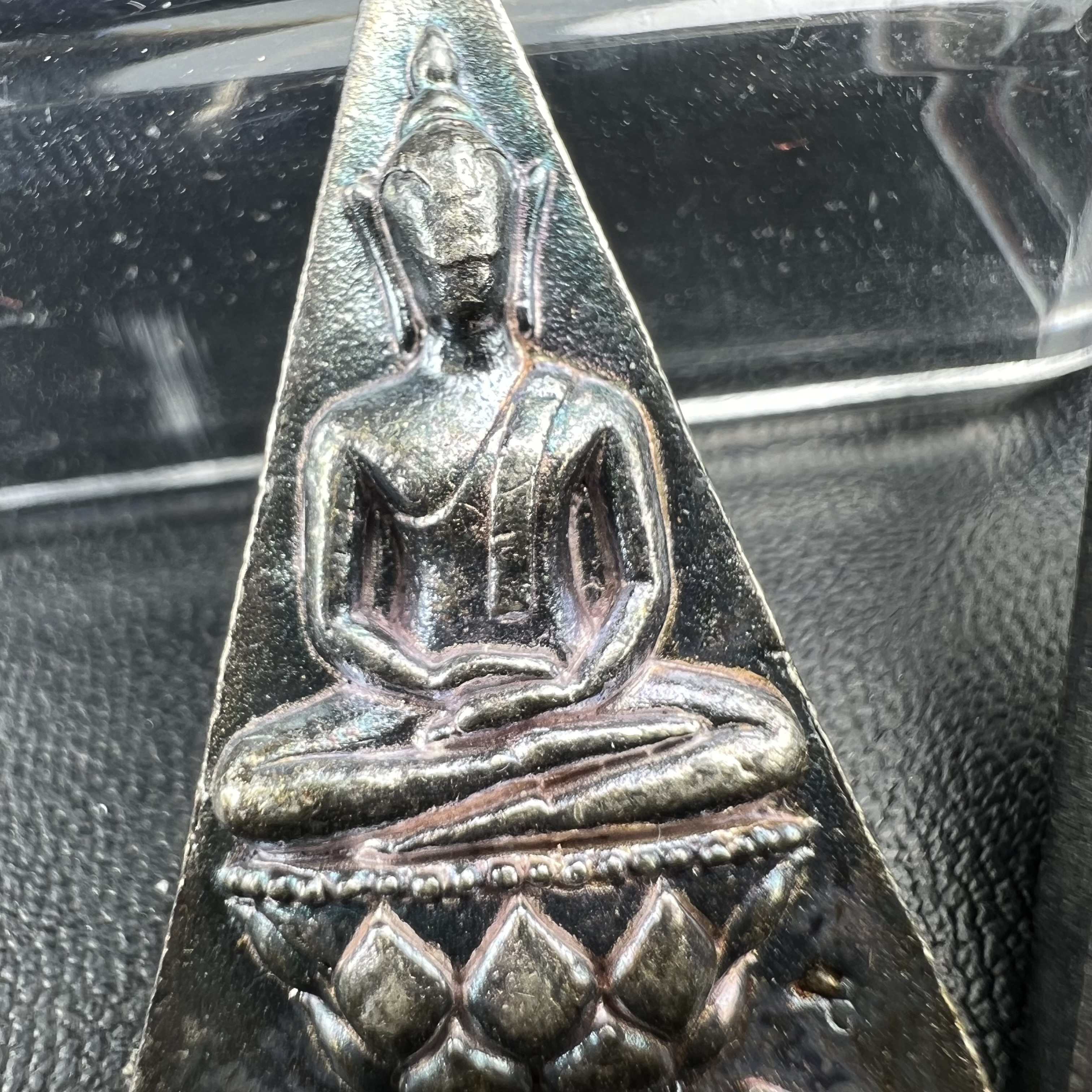 พระกำลังแผ่นดิน (สมเด็จจิตรลดา2) จัดสร้างเฉลิมพระเกียรติ ร.9 ครองราชย์ 50 ปี 2539 เนื้อเงิน(ผิวเดิมกลับดำ รุ้งๆสวย)+เนื้อนวโลหะ(สร้างน้อยหายาก)พร้อมกล่องบรรจุเดิมครบสมบูรณ์(1ใน2539องค์)