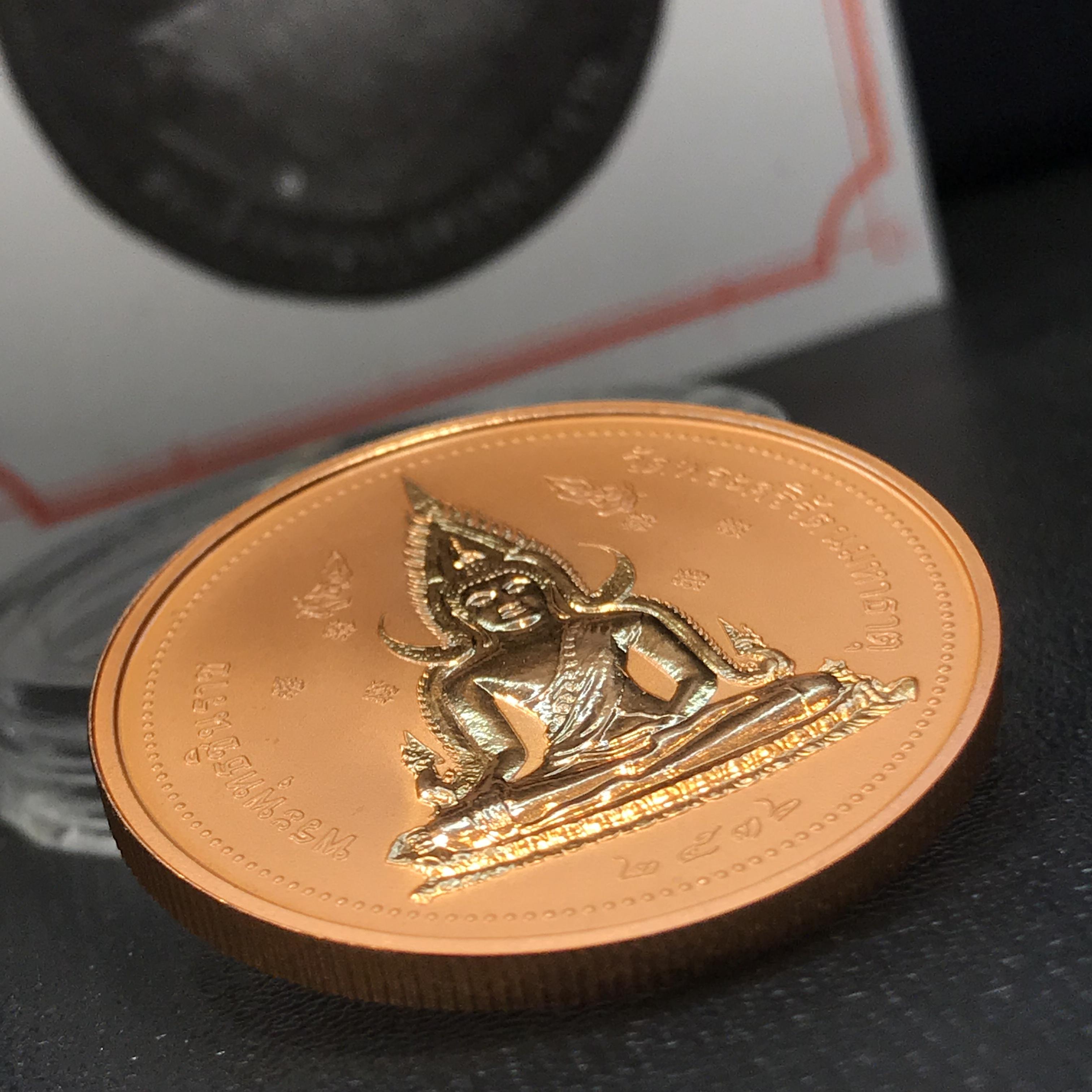 เหรียญสมเด็จพระนเรศวรมหาราช-พระพุทธชินราช รุ่นกองทุนสร้างอาคารเรียนวิทยาลัยสงฆ์ วัดพระศรีรัตนมหาธาตุ ปี 2536 เนื้อทองแดงขัดเงากล่องเดิมใบรับรองพร้อมสวยงาม