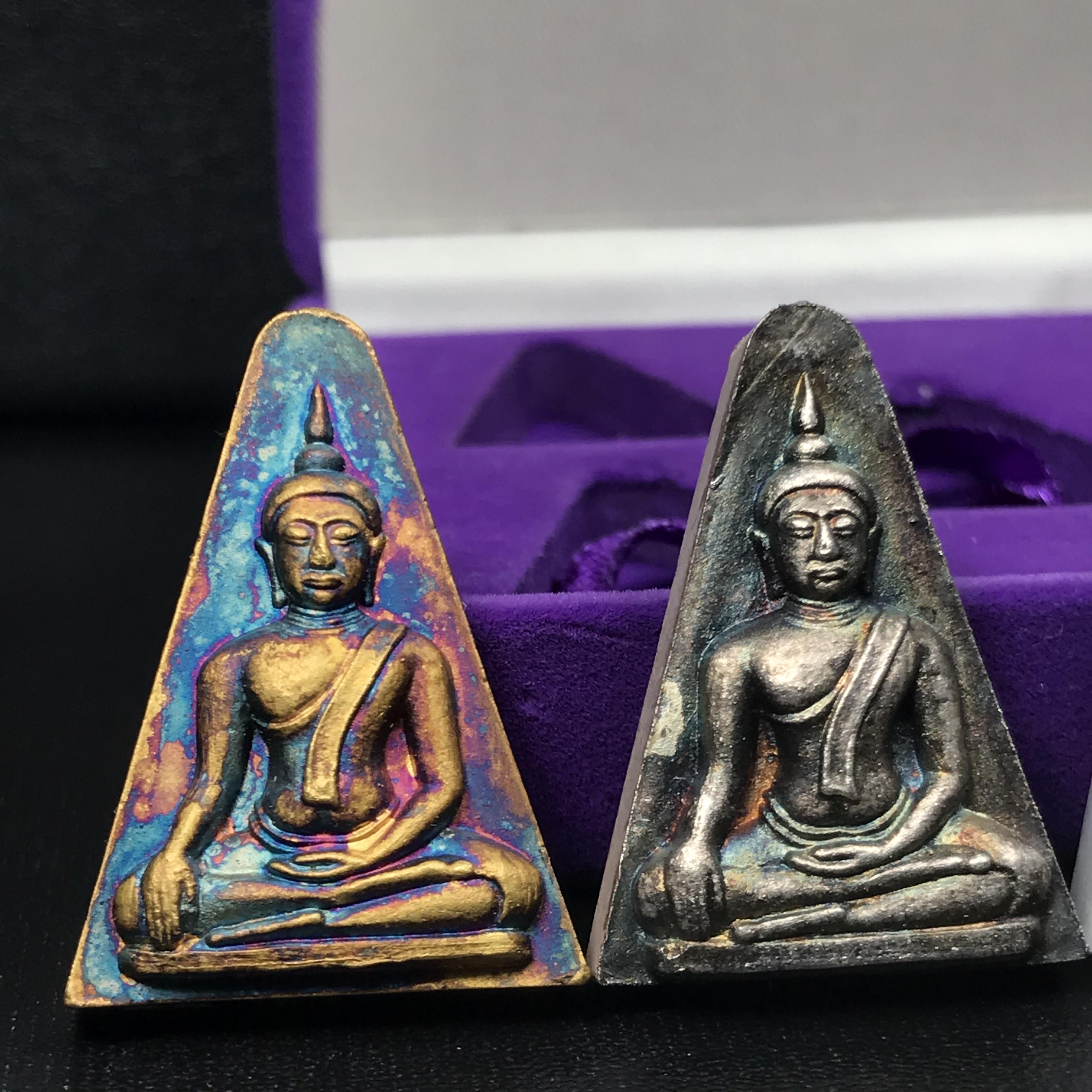 พระนางพญาเสน่ห์จันทร์ สธ. สร้างในวโรกาสทรงเจริญพระชนมายุ 50 พรรษา สมเด็จพระเทพฯ พ.ศ.2548 ชุดพิเศษ (1 ใน 5000 ชุด)หายาก