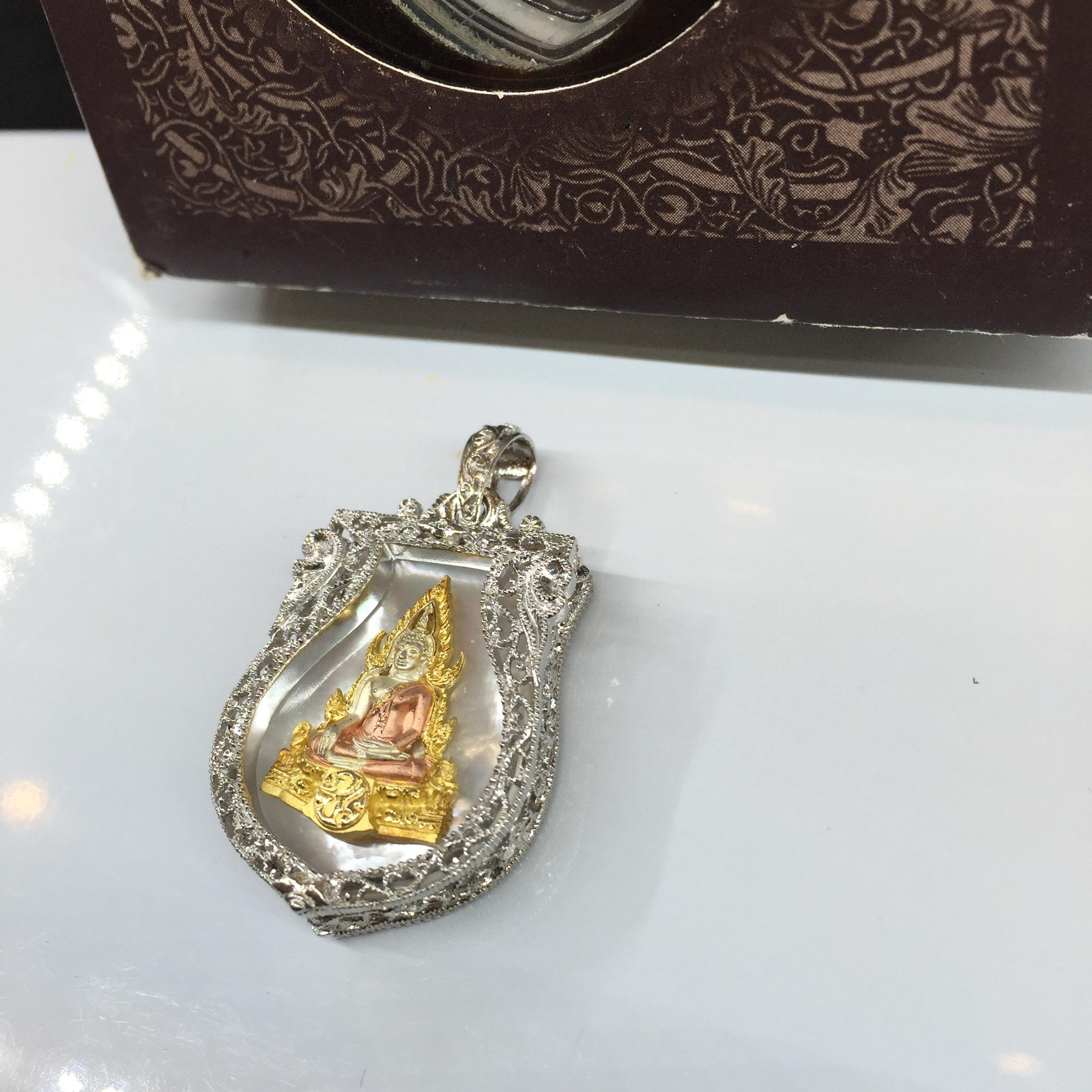 เหรียญทรงเสมา พระพุทธชินราช ภปร โครงการ "เพราะแผ่นดินนี้คือ แผ่นดินเกิด" เนื้อเงินสามกษัตรย์ ปี2548