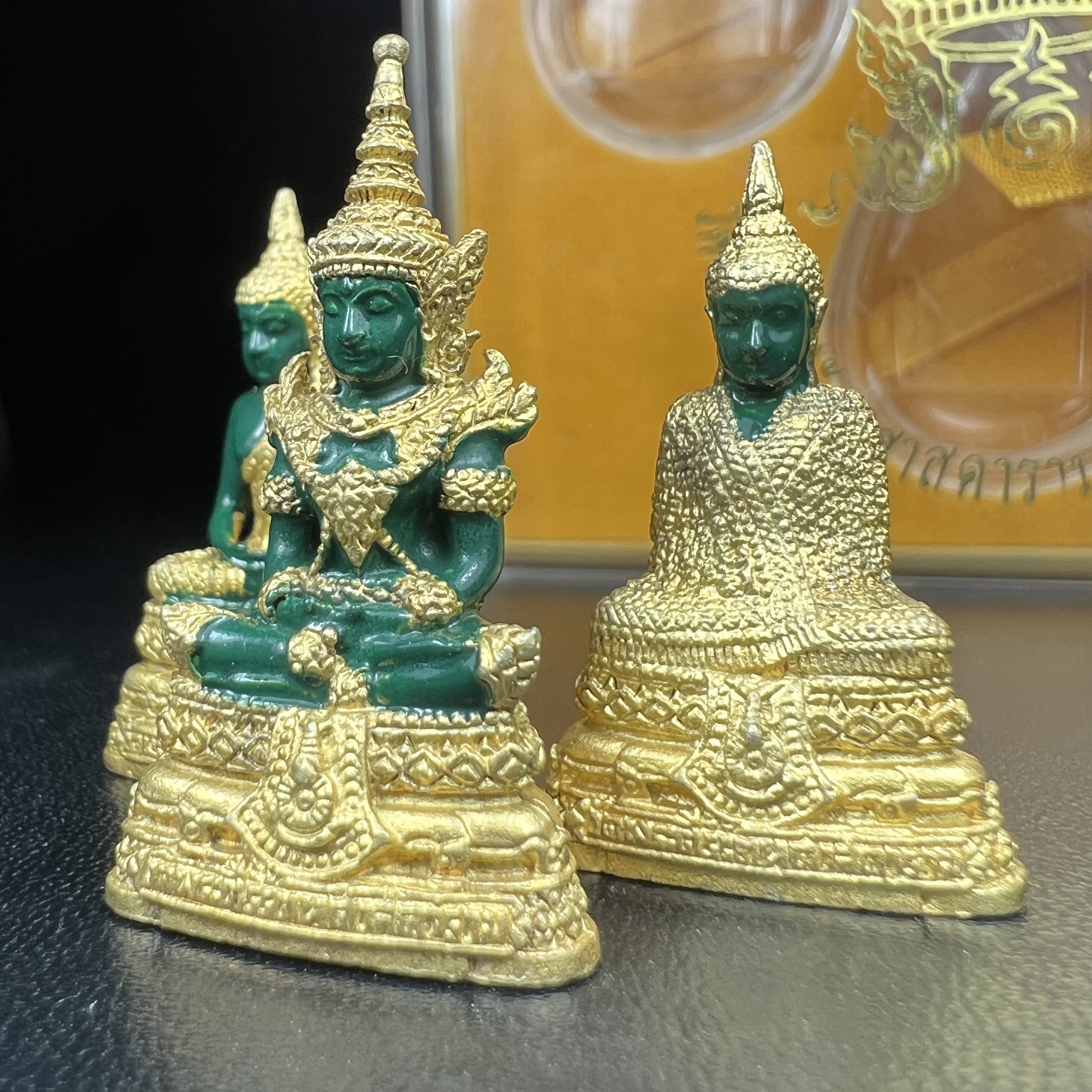 พระพุทธมหามณีรัตนปฏิมากร(พระแก้วมรกต) วัดพระศรีรัตนศาสดาราม สำนักพระราชวัง จัดสร้าง ชุด3 ฤดู ร้อน ฝน หนาว(บรรจุมวลสารใต้ฐาน)