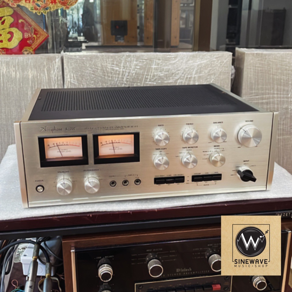 Integrated Amp ยี่ห้อ Accuphase รุ่น E-202 (Made in Japan) ไฟ 220Volts