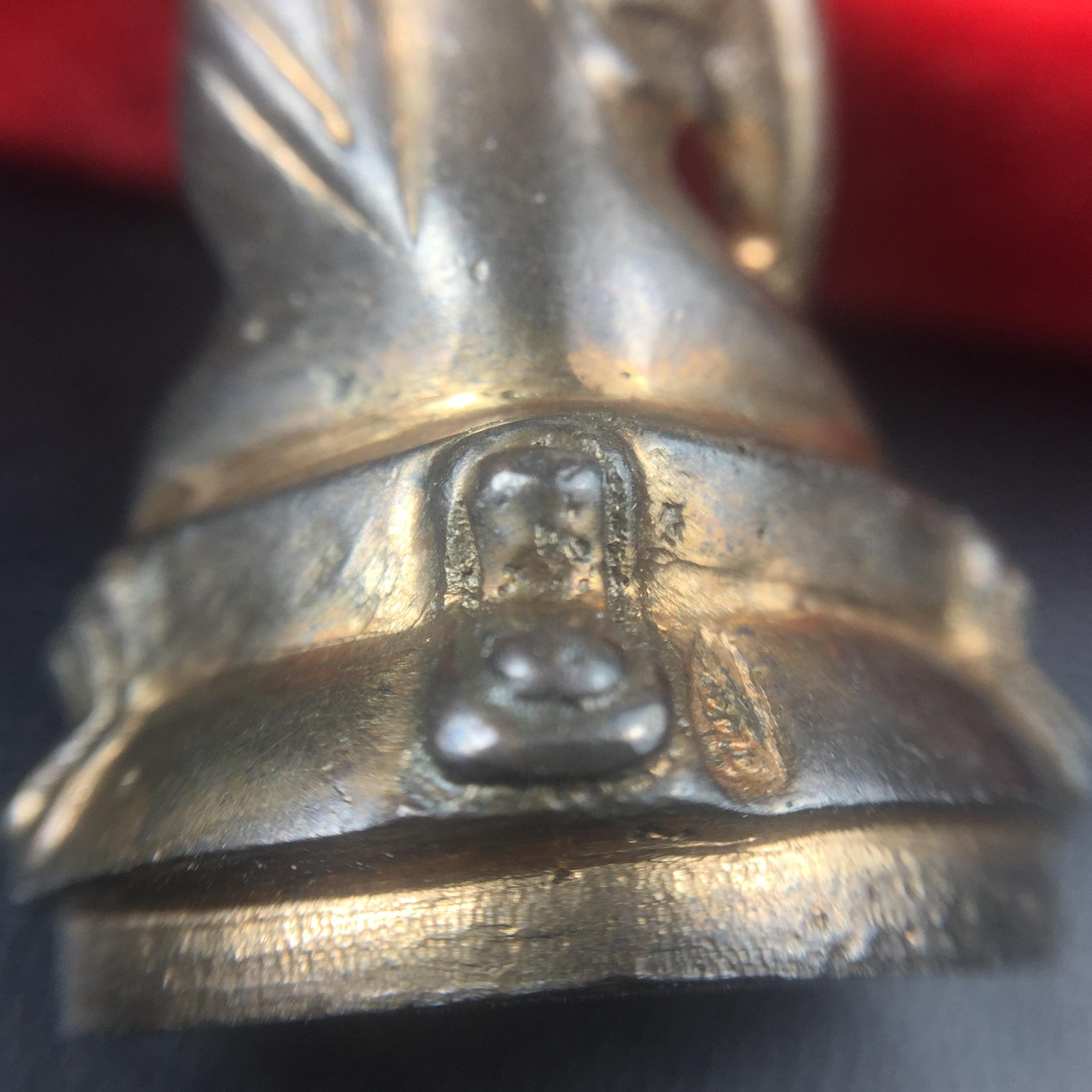 พระกริ่ง-พระชัยวัฒน์ ปวเรศ ปี2530 วัดบวรนิเวศราชวรวิหาร(องค์พระชัยวัฒน์เลี่ยมกรอบทองคำแท้)(ในหลวง ร.9 เสด็จเททอง)(บรรจุเส้นเกศาในหลวงรัชกาลที่9)พร้อมสูจิบัตรเดิมตอนจัดสร้าง(สภาพสวยครบสมบูรณ์) (องค์หน้าใหญ่)(องค์ทองทบ)แบบพิมพ์นิยมหายาก