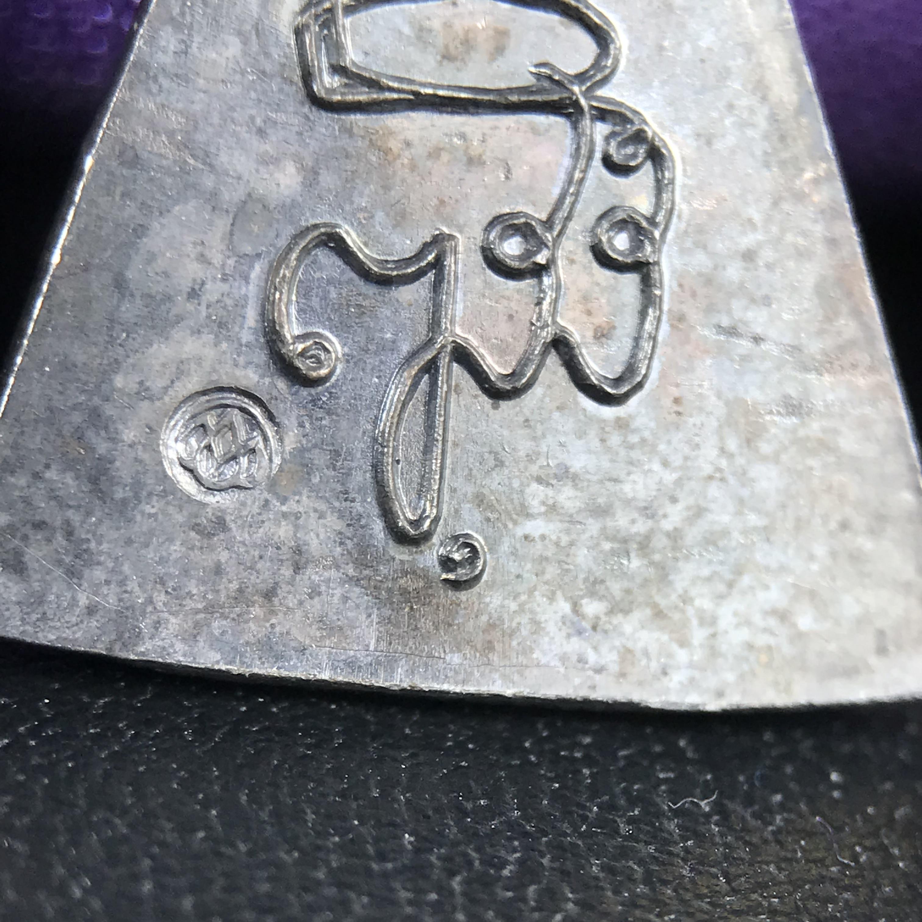 เหรียญสมเด็จนางพญาคุณากร หลัง ญสส. ปี 2532 ชุดเนื้อเงินและเนื้อนวโลหะ พิมพ์ใหญ่คู่พิมพ์เล็ก(ชุดพิเศษกรรมการ 1 ใน 500 ชุด) พิธีใหญ่ สภาพสวยผิวเดิมพร้อมกล่องบรรจุเดิมกำมะหยี่สีม่วงสัญลักษณ์ “สธ” สมเด็จพระเทพฯ ครบสมบูรณ์***ชุดแจกกรรมการพบเจอน้อย หายาก***