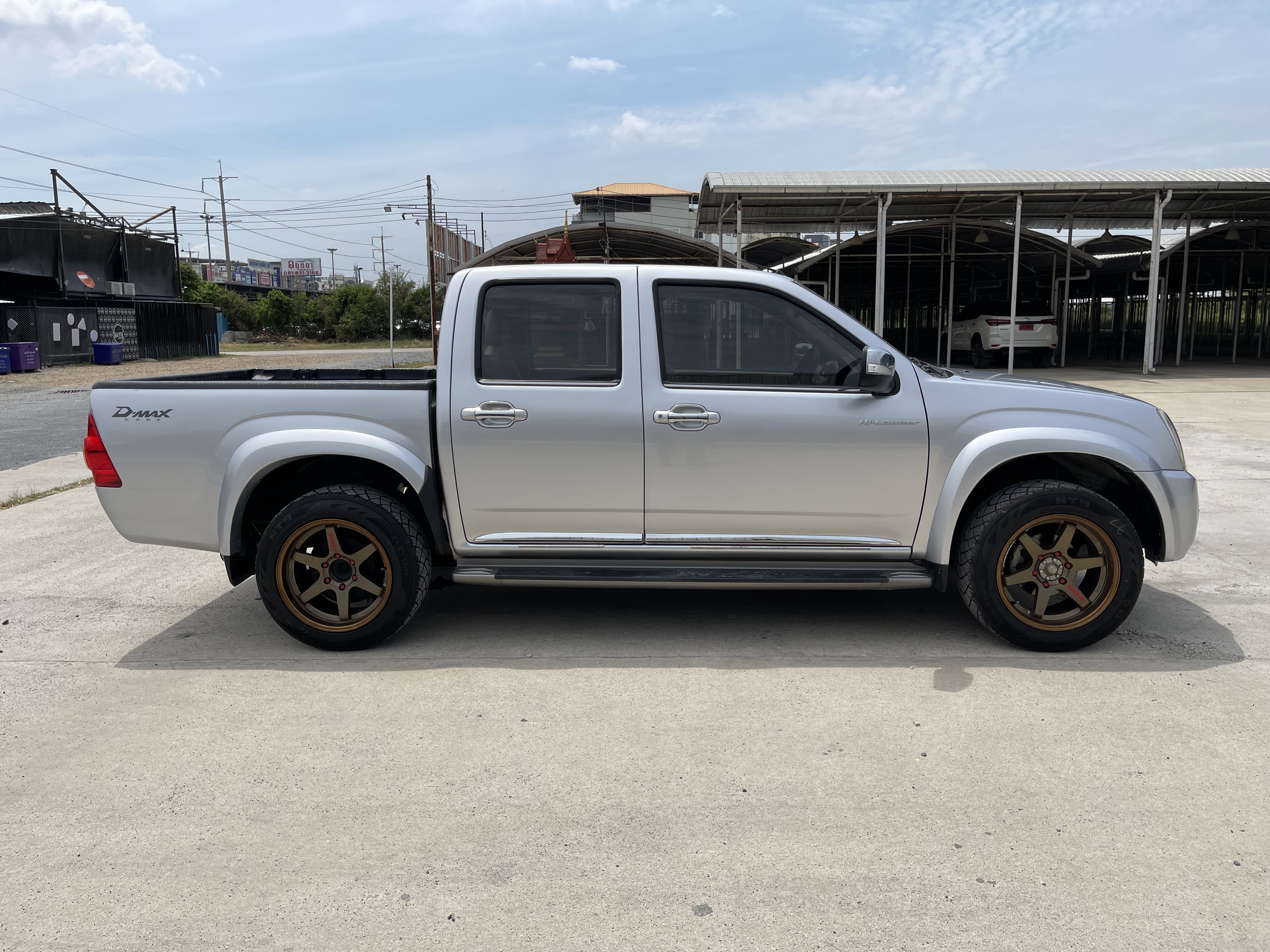 Isuzu Dmax 4ประตู Hilander 2.5 Abs 2011 เงิน