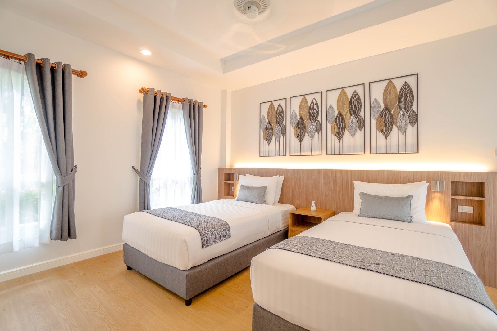 For Rent : Rawai, Jacuzzi Pool Villa, 4 bedrooms 4 Bathrooms, Pool view.