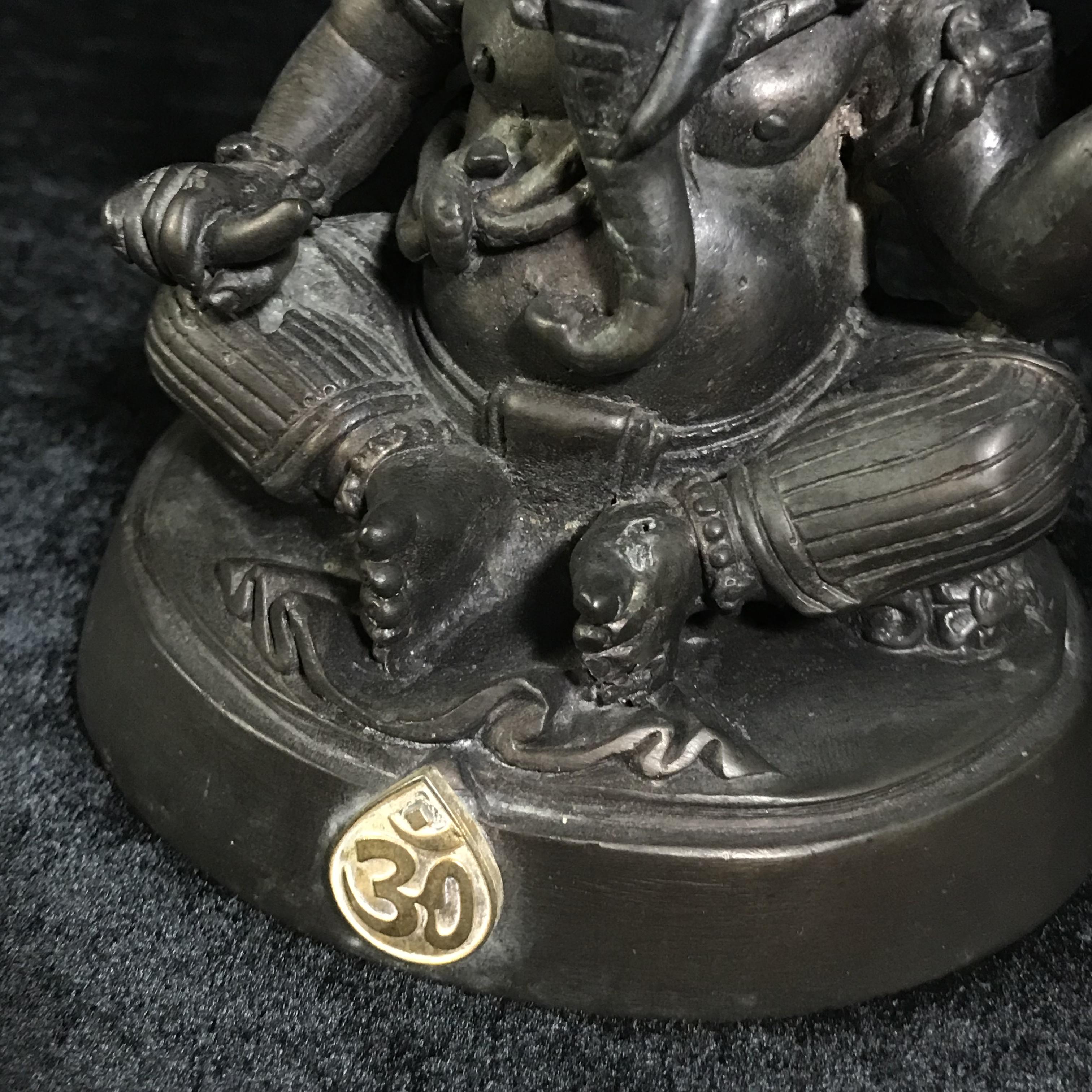 พระพิฆเนศ กรมศิลปากร ปี2547 ขนาดบูชาหน้าตัก 3 นิ้ว โลหะผสมเนื้อดี มีโค๊ดหมายเลขกำกับ (1 ใน 5000 องค์)