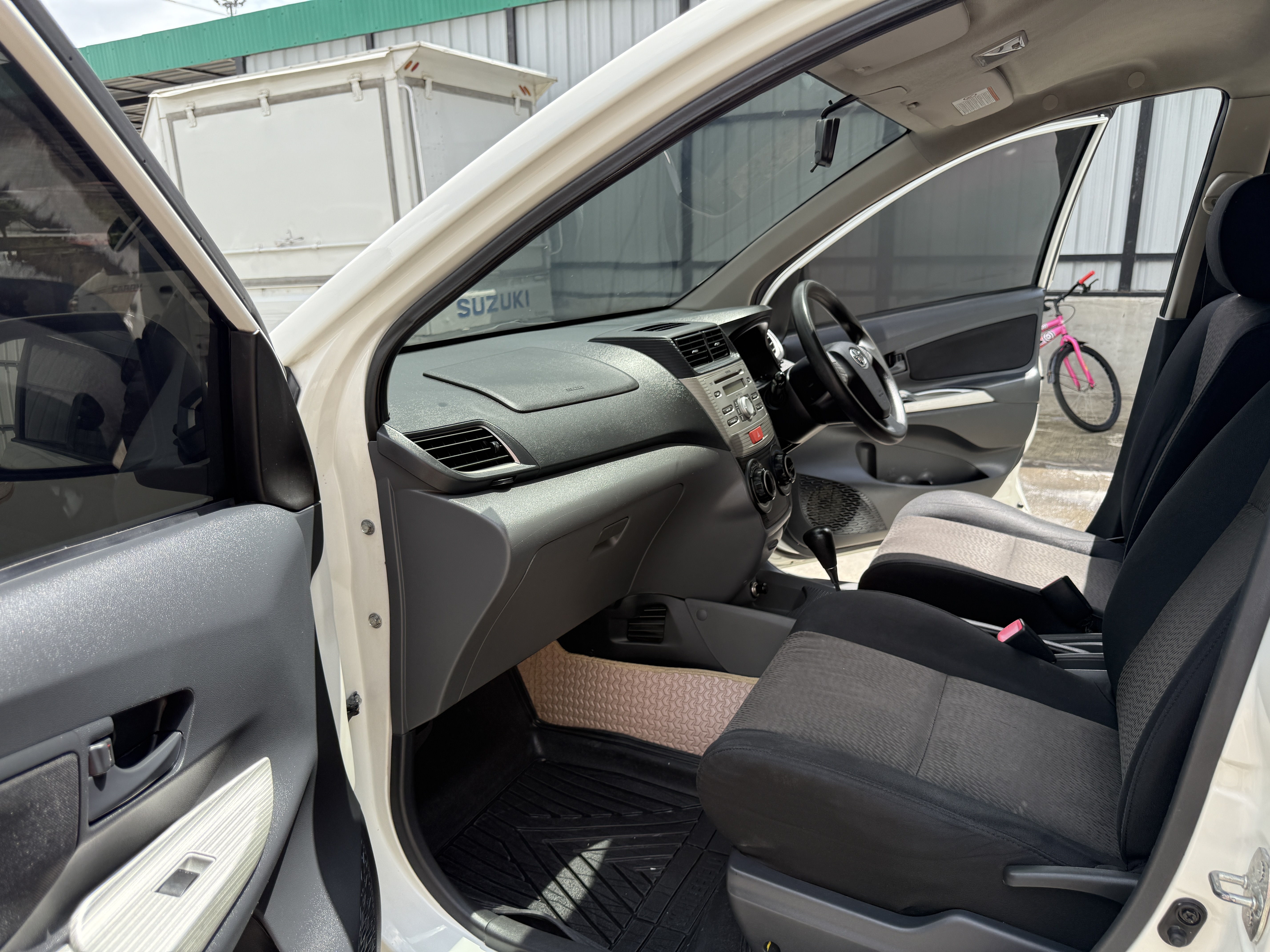 Toyota Avanza 1.5 S At 2013 ขาว