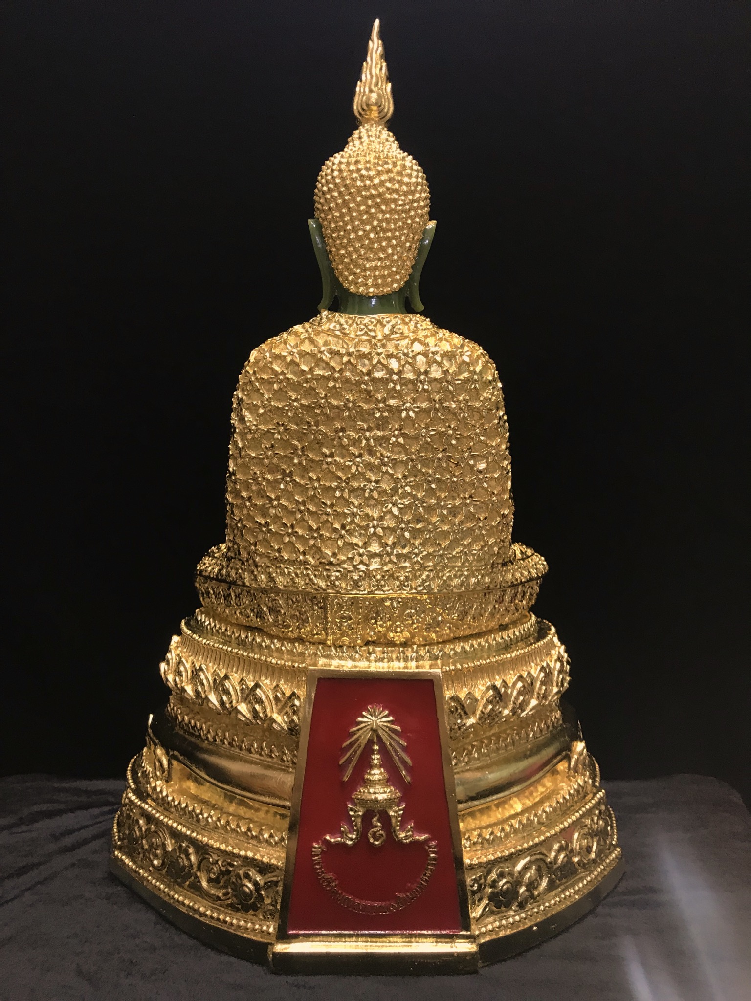 พระพุทธมหามณีรัตนปฏิมากร(พระแก้วมรกต) วัดพระศรีรัตนศาสดาราม สำนักพระราชวัง จัดสร้าง (บรรจุมวลสารใต้ฐาน)ฤดูหนาว ขนาดหน้าตัก 9นิ้ว