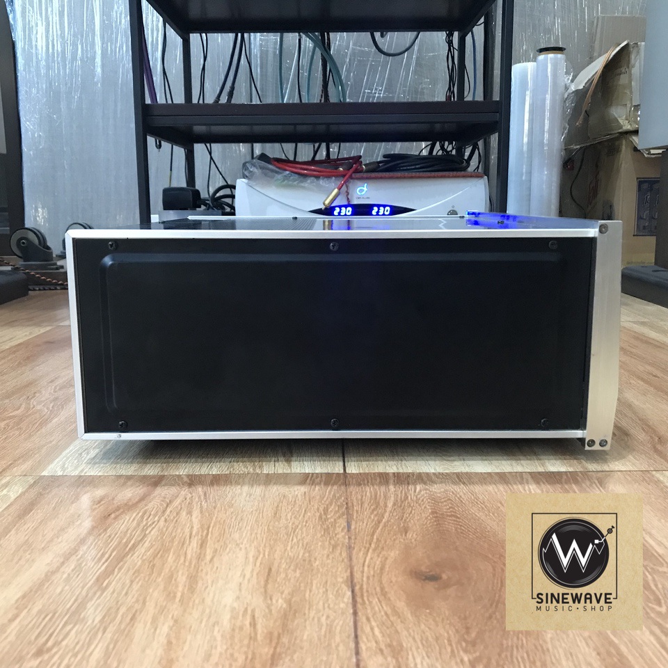 ฝากขาย Pre Amp ยี่ห้อ Accuphase รุ่น C-200 (Made in Japan)