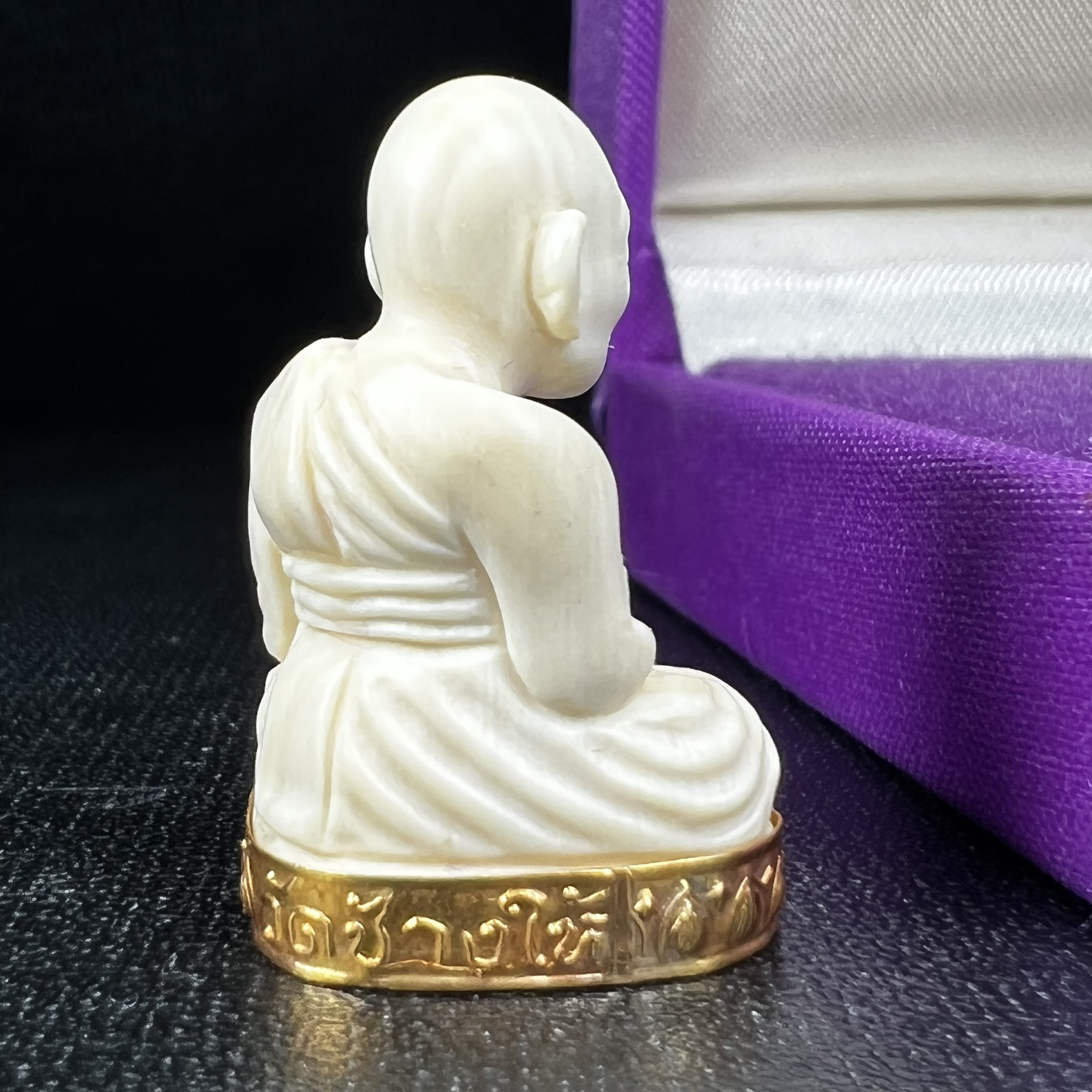 สมเด็จหลวงปู่ทวด รุ่นคชสารหมื่นปี (ศิลปาชีพ) วัดช้างให้ ปี2541(พิมพ์ลอยองค์ฐานทองคำโค๊ตทองคำ)นิยมหายาก