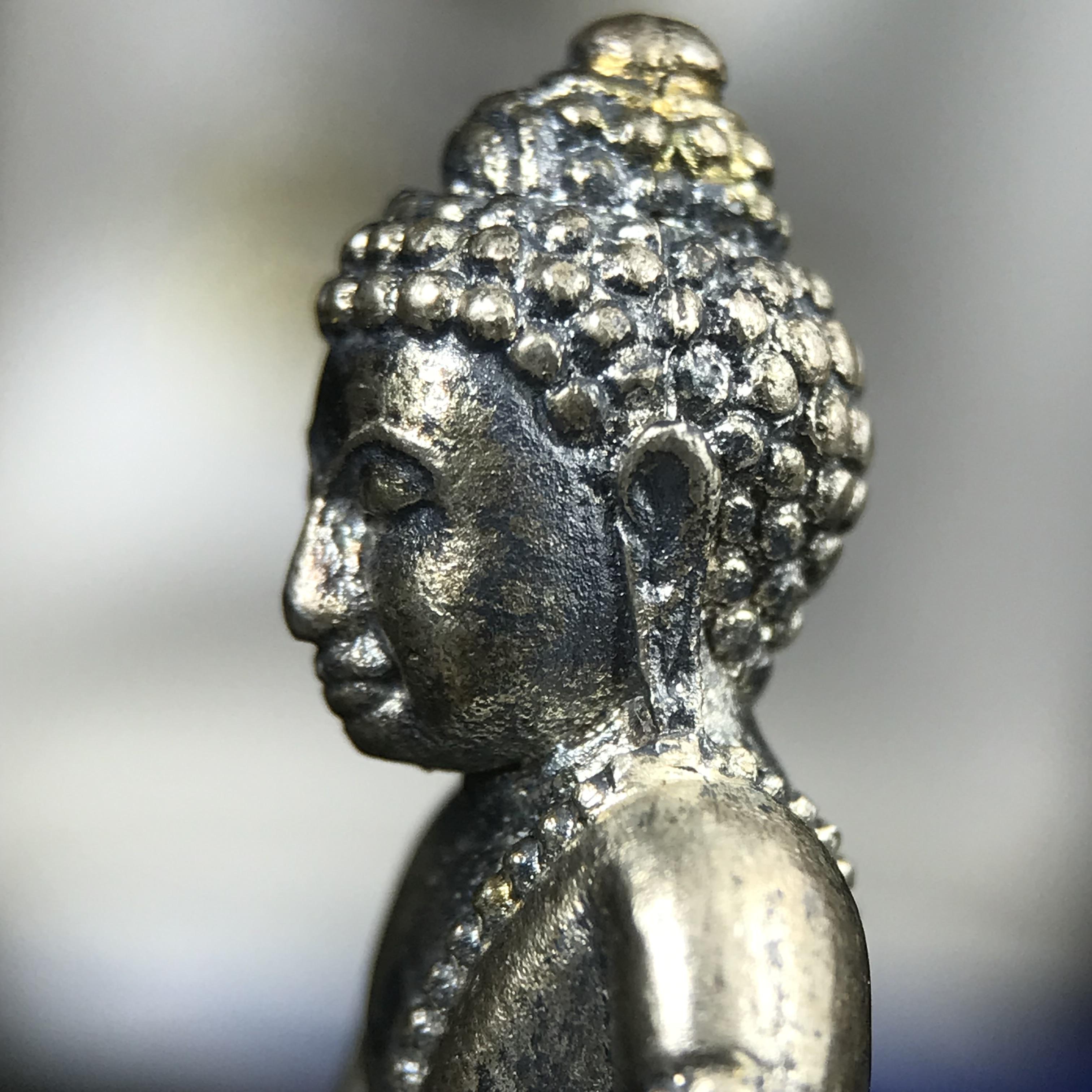 พระกริ่งนวปทุม ภปร. วัดปทุมวนาราม ปี 2535 เนื้อเงิน(ผิวเดิม ผิวน้ำทองทั่วองค์ สวย งดงาม) ขนาดสูง 3.7 ซม. พร้อมกล่องพิเศษบรรจุเดิมครบสมบูรณ์ (ในหลวงรัชกาลที่9เสด็จเททอง)(1ใน3000องค์)นิยมหายาก