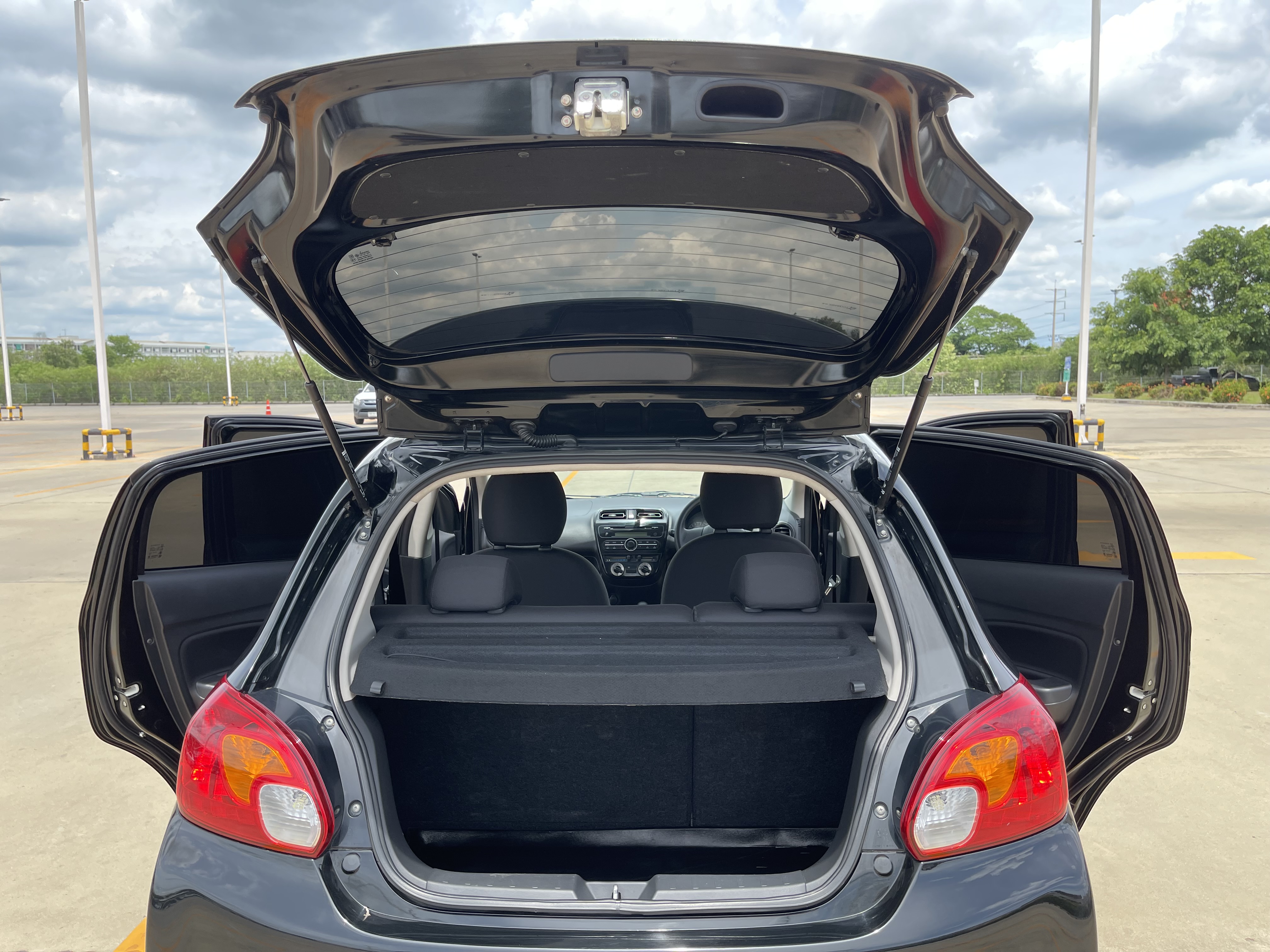 Mitsubishi Mirage 1.2 GLX At 2015 ดำ