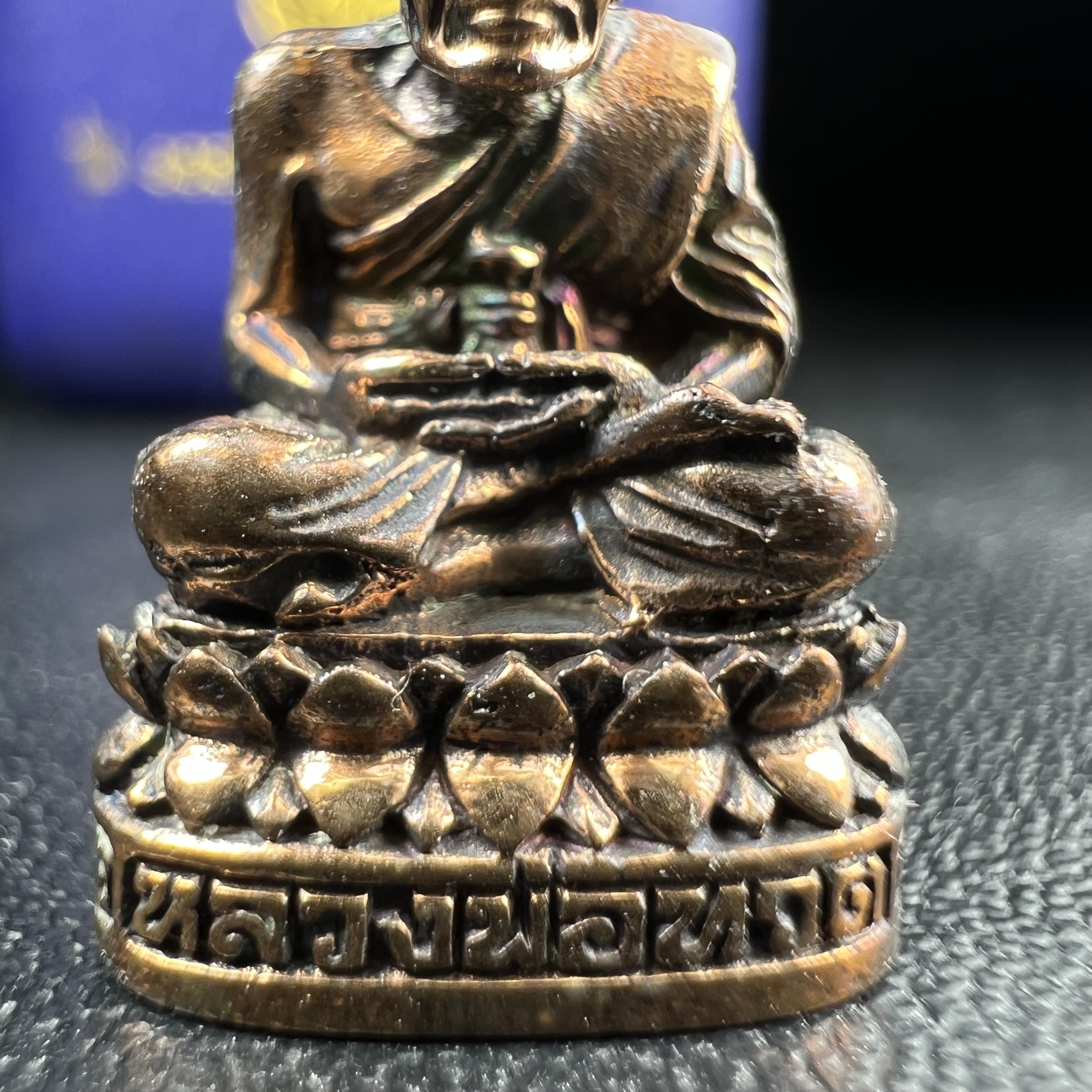 รูปเหมือนหล่อลอยองค์หลวงปู่ทวด รุ่น 111ปี กระทรวงกลาโหม เนื้อนวโลหะรมดำ-ปัดเงา ปี2540 พิธีใหญ่ เข้มขลัง นิยม พร้อมกล่องบรรจุเดิม(คัดสภาพสวยผิวเทพๆผิวรุ้งๆ)ทั้งพิธีทั้งพุทธศิลป์ทรงคุณค่าอีกหนึ่งรุ่นยอดนิยม