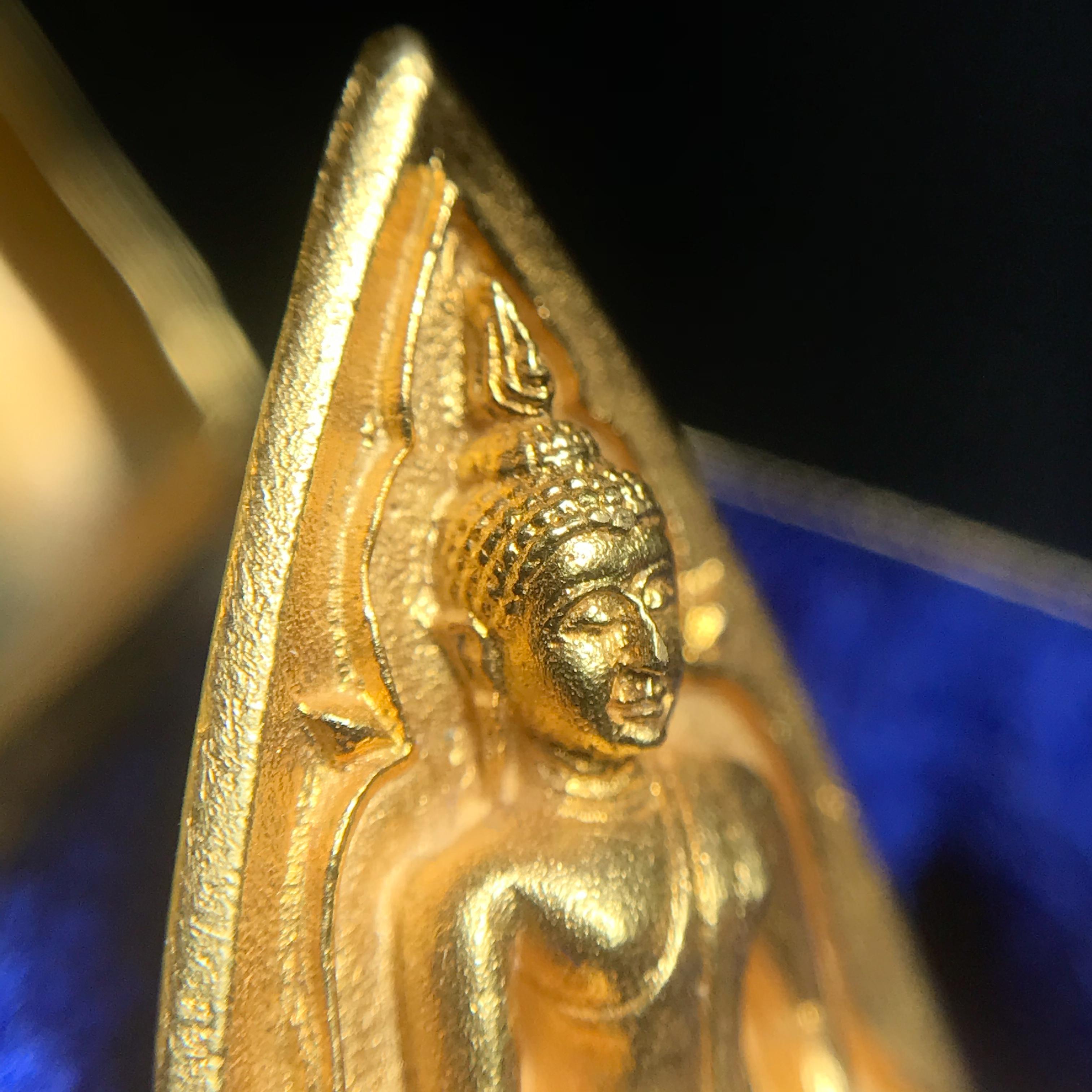 พระสมเด็จนางพญา ส.ก. ปี2535 เนื้อทองคำ พิมพ์ใหญ่ 5รอบพระราชินี หลวงปู่โต๊ะปลุกเสก(ในหลวงและพระราชินีเสด็จในพิธี) พร้อมกล่องบรรจุเดิม(นิยม)