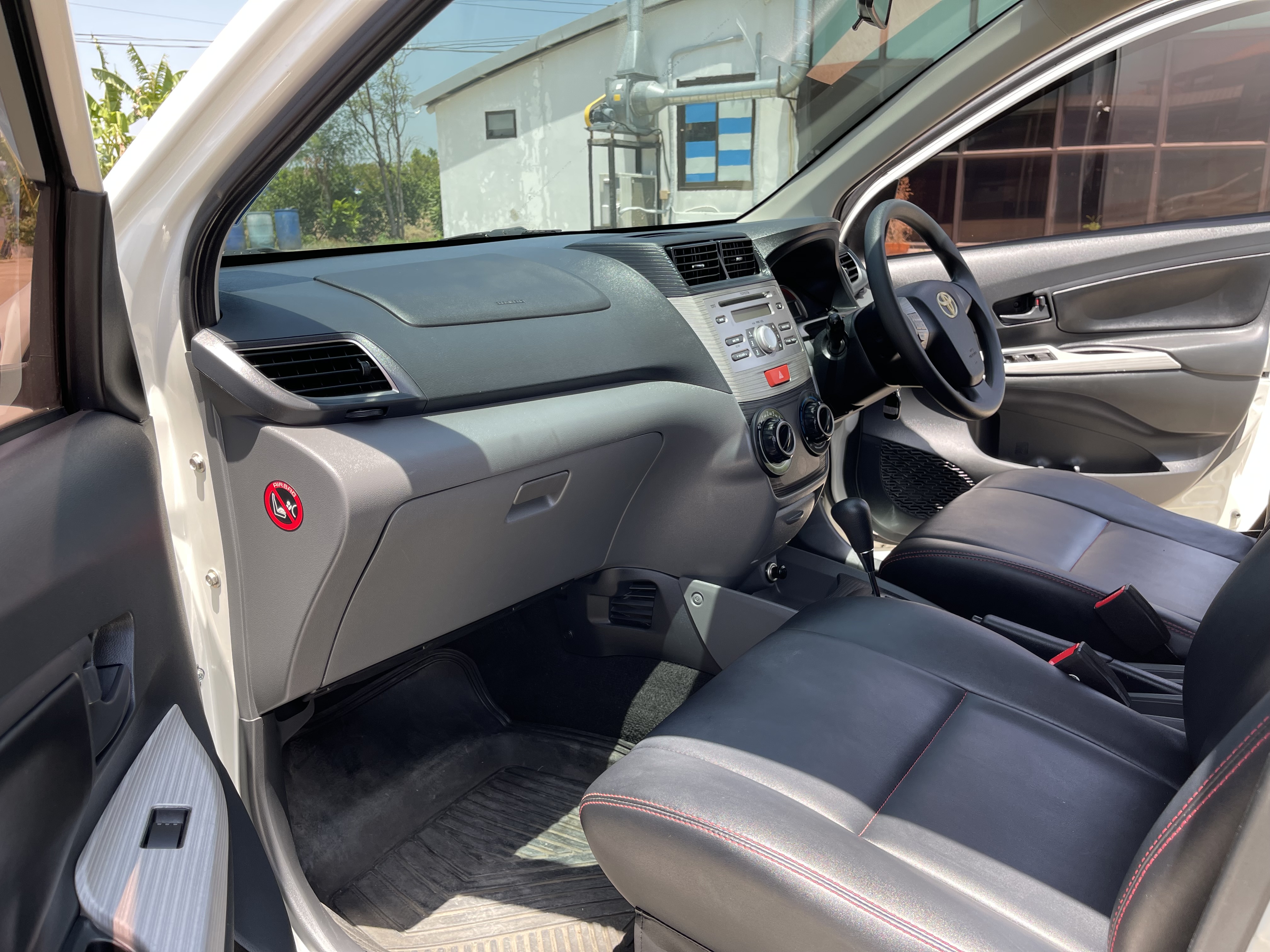 Toyota Avanza 1.5 S At 2013 ขาว