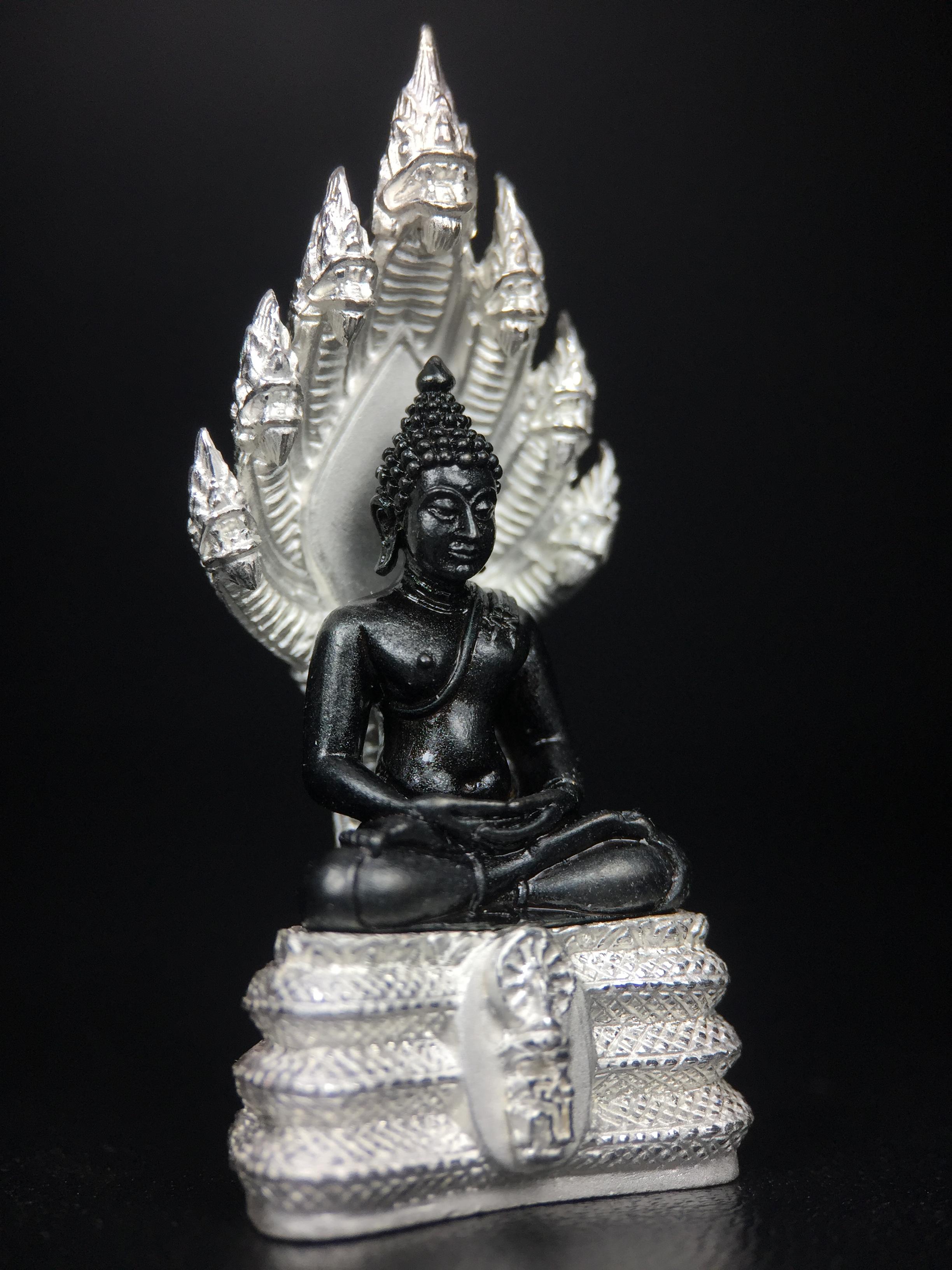 พระนาคปรก สธ. รุ่นสร้างพระอุโบสถเฉลิมพระเกียรติ 4 รอบ 84 พรรษา สมเด็จพระเทพรัตนราชสุดาฯ วัดบวรนิเวศวิหาร ปี 2543 พิมพ์ใหญ่ องค์พระเนื้อนวโลหะ ฐานนาคปรกเนื้อเงิน(สภาพ สวย )พิธีใหญ่ พุทธศิลป์งดงาม หายาก (1 ใน 1999 องค์)