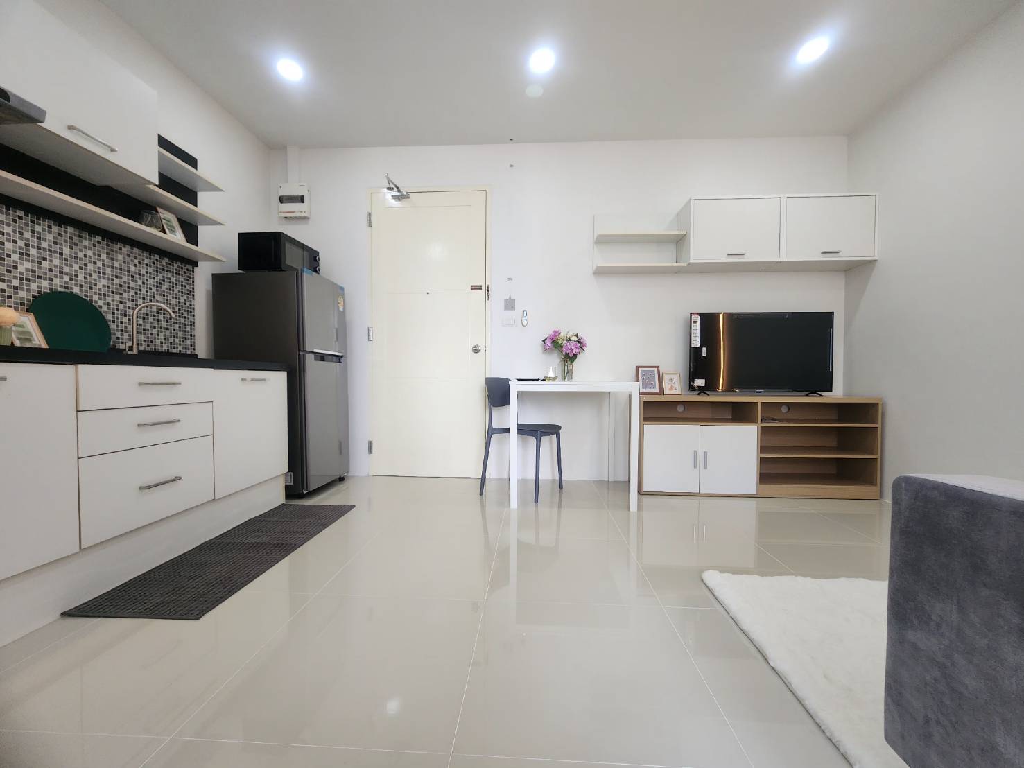 For Sales : Kuku, Newly renovated condo, 1 Bedroom 1 Bathroom, 3rd flr.