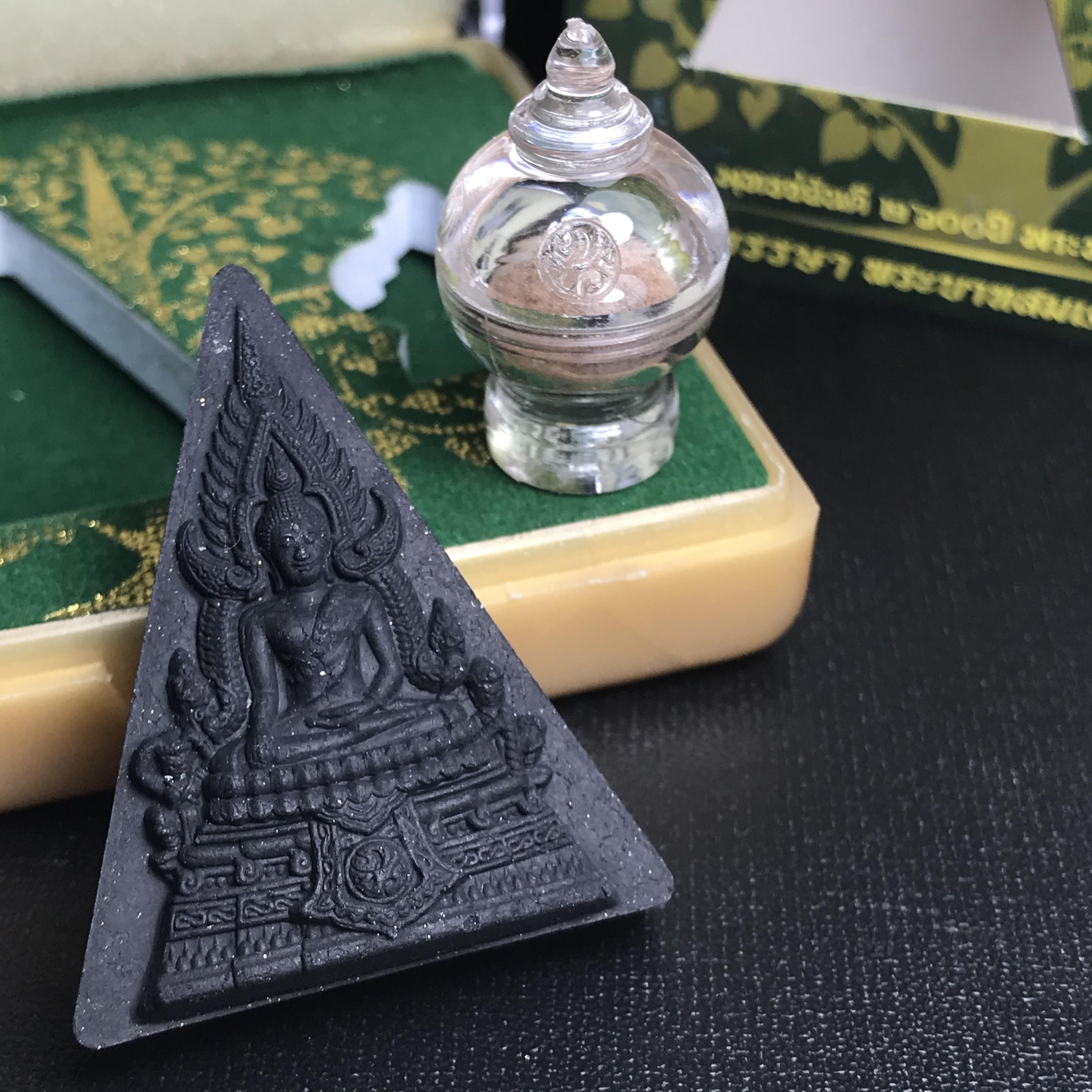 พระพุทธชินราช(จำลอง)ภปร. 84พรรษา เนื้อผง หลัง ภ.ป.ร. (พระราชทานมวลสาร จิตรลดาและเส้นพระเจ้า ร.9(เส้นผม))