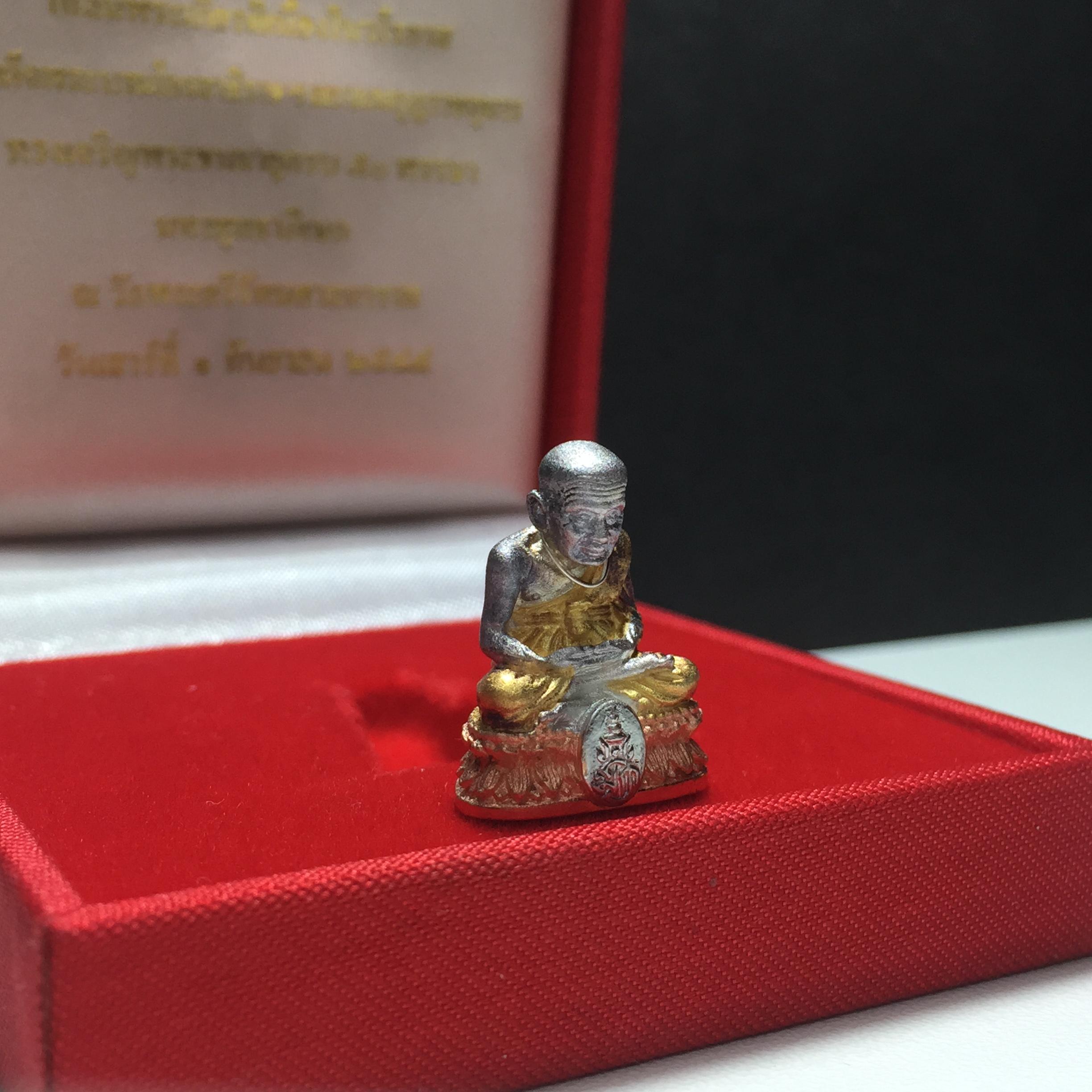 สมเด็จหลวงปู่ทวด รุ่น เฉลิมพระเกียรติ ตราสัญลักษณ์ มวก. วัดช้างให้ เนื้อเงิน-สามกษัตริย์