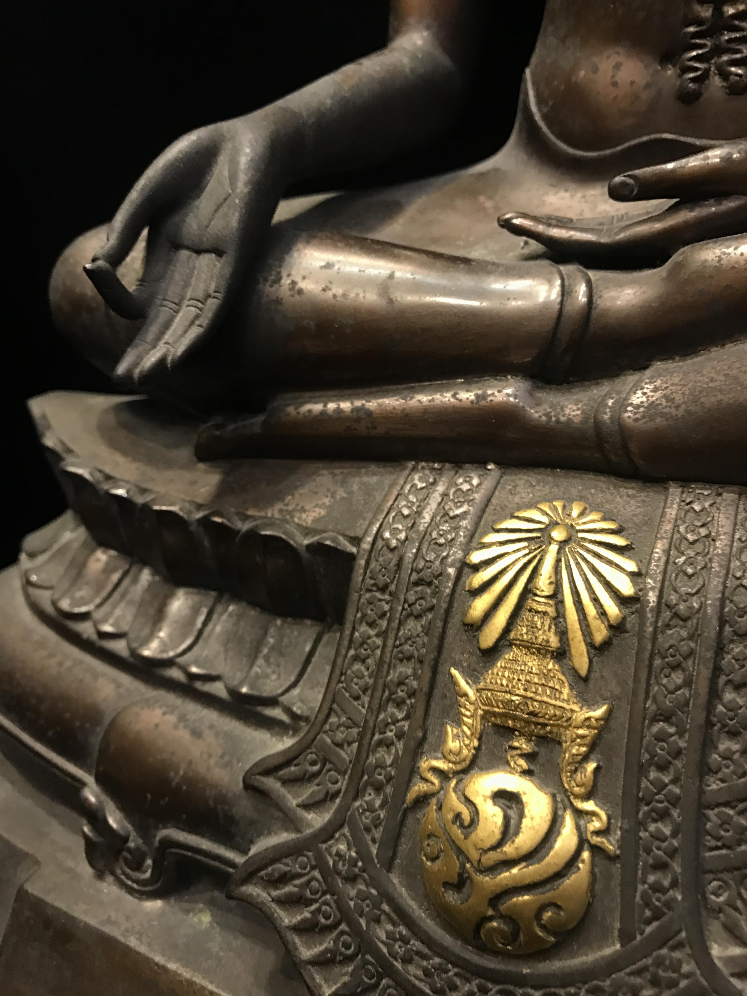 พระบูชา ภปร ในวาระโอกาสเฉลิมพระเกียรติ พระบาทสมเด็จพระเจ้าอยู่หัว ทรงครองราชย์ครบ 50 ปี (กาญจนาภิเษก) พ.ศ.2539 ออกโดย มหาวิทยาลัยนเรศวร หน้าตัก9นิ้ว