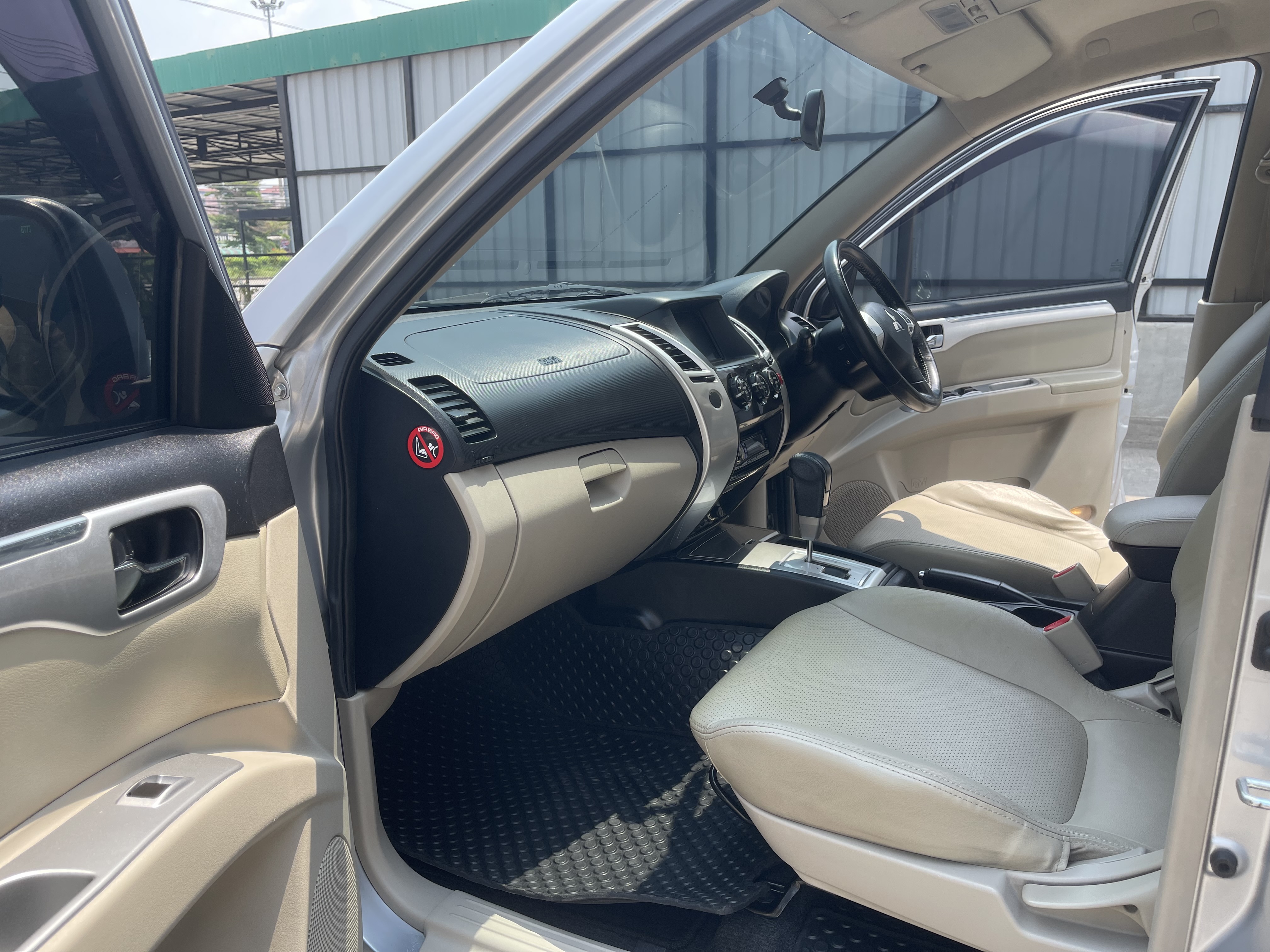 Mitsubishi Pajero Sport 2.5 GT 2WD At 2011 เงิน