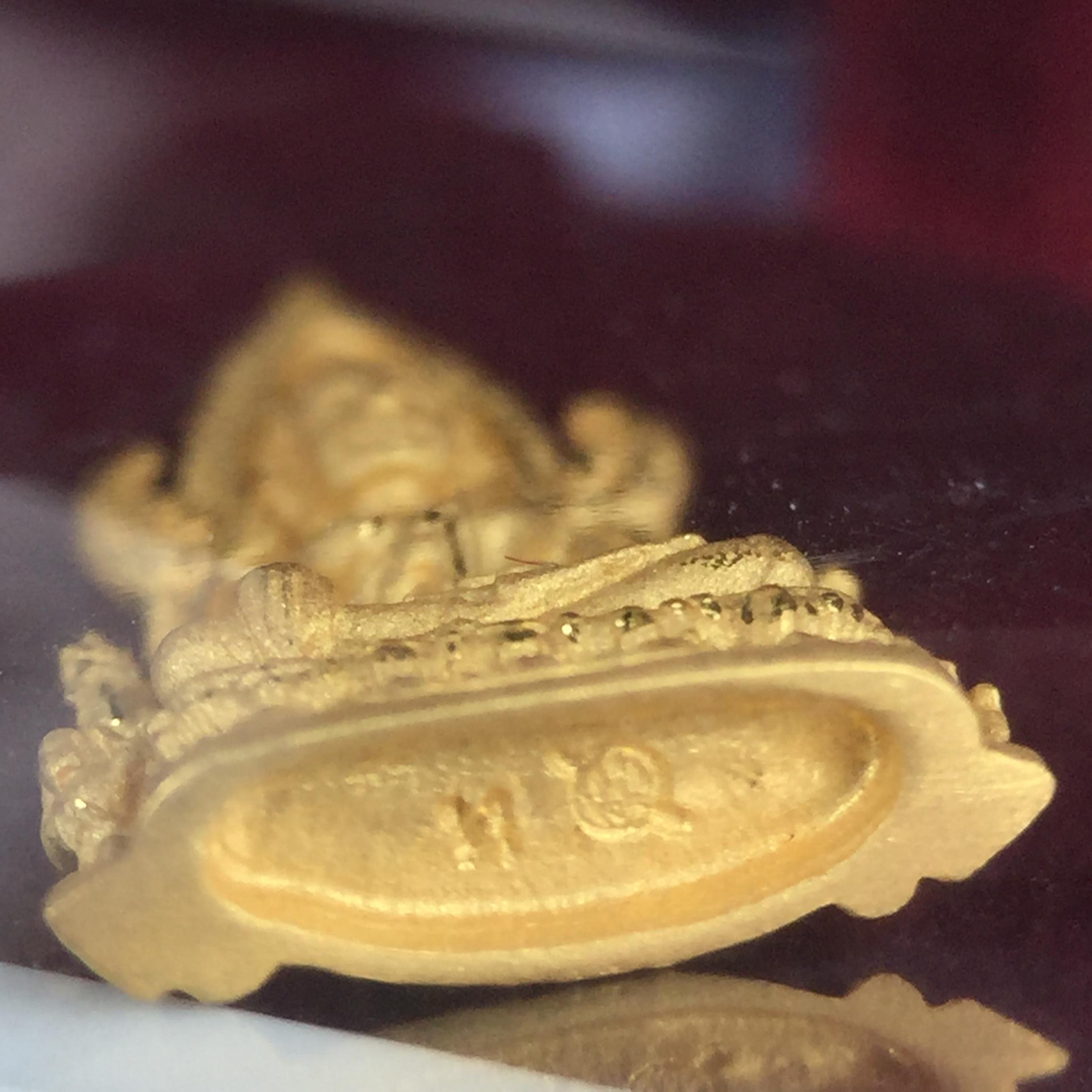 พระพุทธชินราช รุ่น ประวัติศาสตร์ มูลนิธิเพื่อตำรวจไทยจัดสร้าง ปี 2562 เนื้อทองคำขัดเงา พิมพ์ลอยองค์จิ๋ว(ขนาดสูง 1.5 ซม.) (สภาพ สวย ซีนซองเดิม กล่องบรรจุเดิมครบสมบูรณ์)