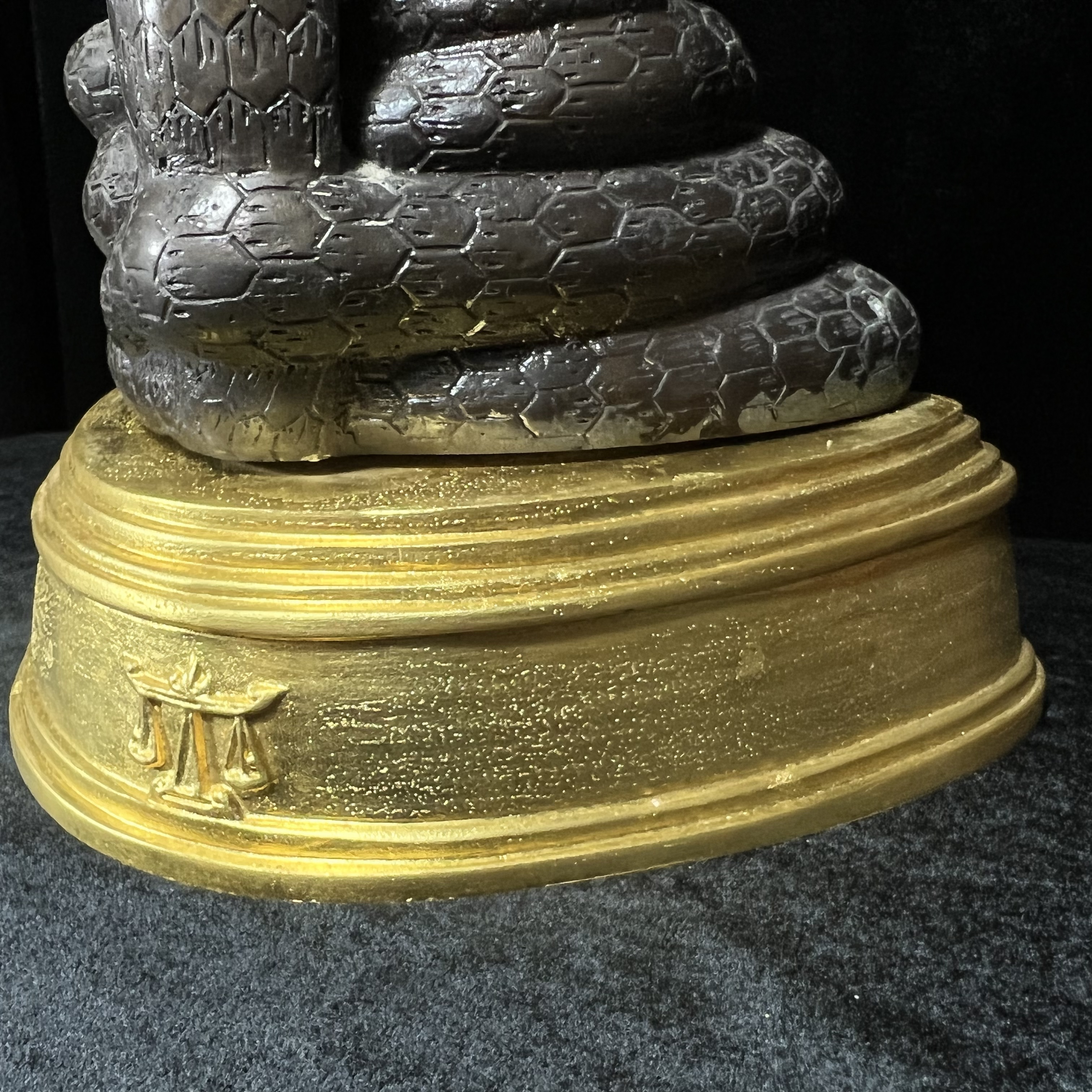สมเด็จพุทธบูชาปางนาคปรก ญสส. วัดบวรนิเวศวิหาร ปี 2540 พระบูชาขนาด 7 นิ้ว เนื้อโลหะผสมปิดทอง จัดสร้างโดยกระทรวงยุติธรรม ในวโรกาสในหลวงรัชกาลที่ 9 ฉลองสิริราชย์สมบัติครบ 50 ปี และสมเด็จพระญาณสังวร สมเด็จพระสังฆราช 84 พรรษา งานพุทธศิลป์สวย เข้มขลัง....2 ถอด