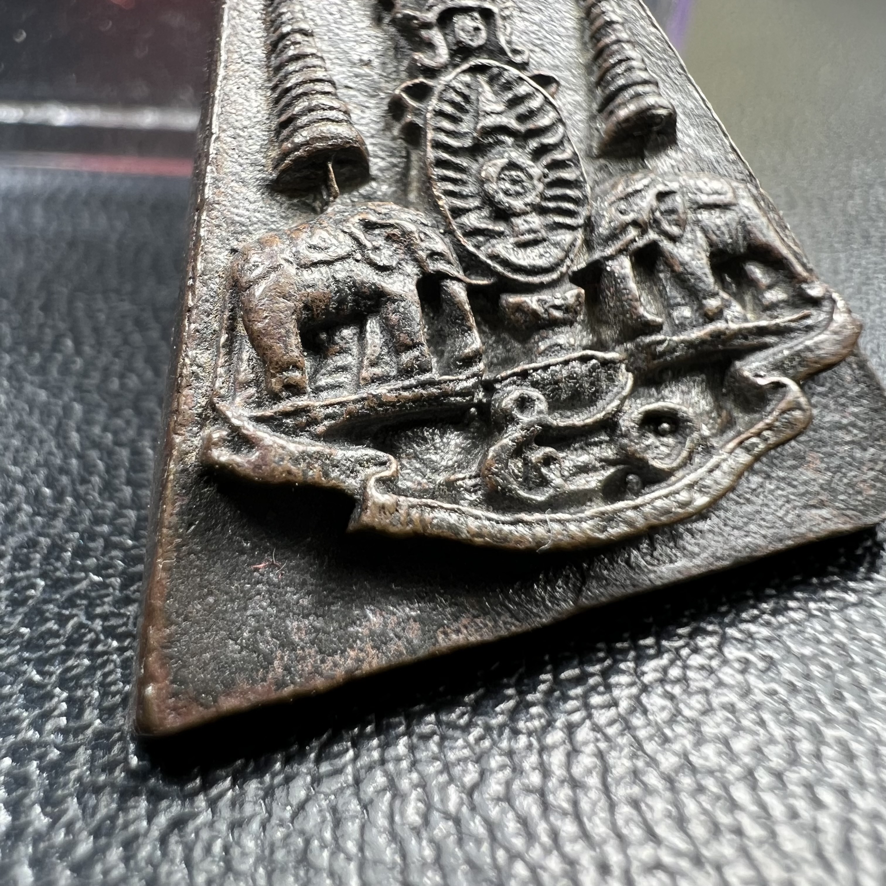 พระกำลังแผ่นดิน (สมเด็จจิตรลดา2) จัดสร้างเฉลิมพระเกียรติ ร.9 ครองราชย์ 50 ปี 2539 เนื้อนวโลหะ(สร้างน้อยหายาก)พร้อมกล่องบรรจุเดิมครบสมบูรณ์(1ใน2539องค์)