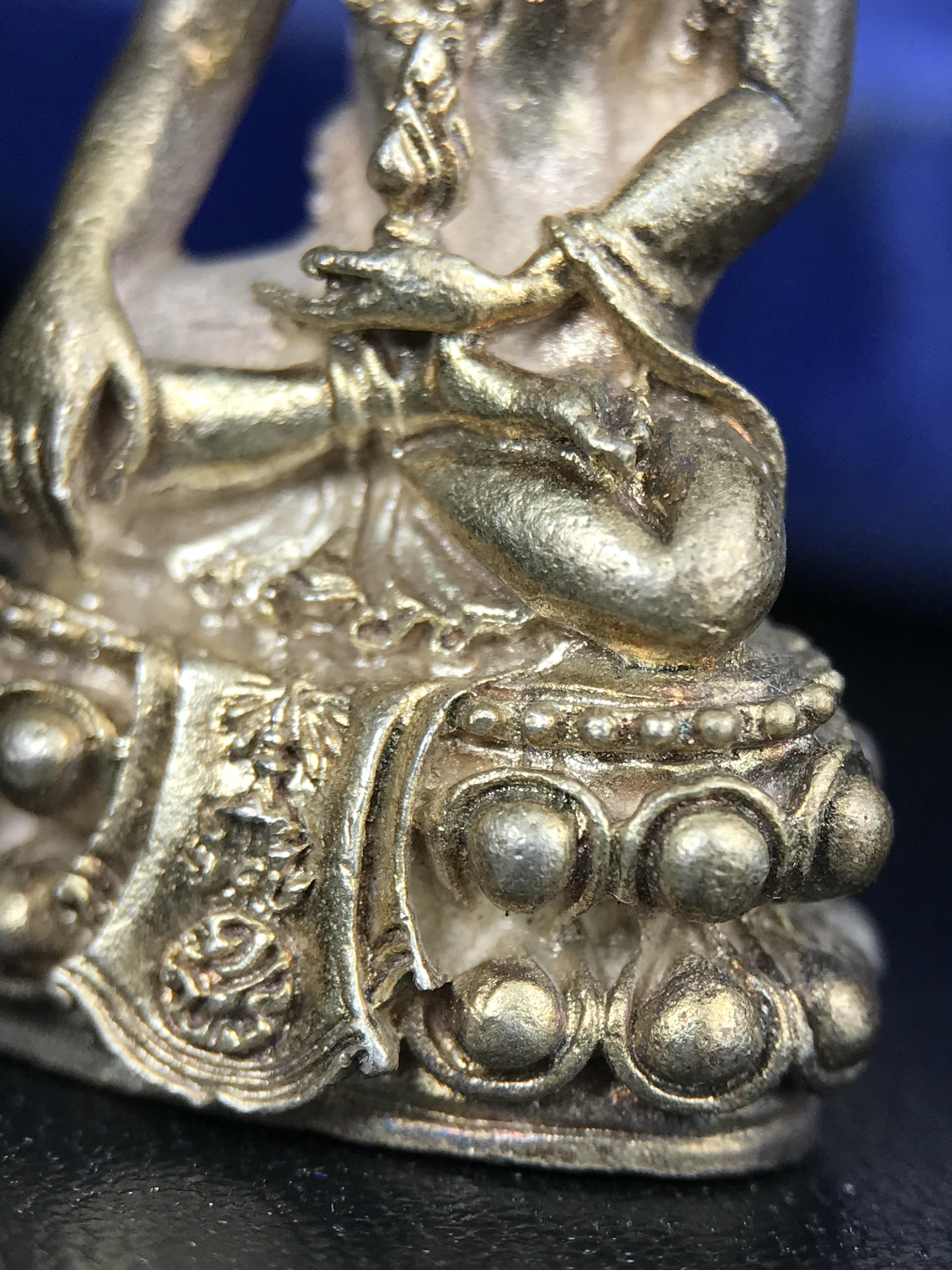 พระกริ่งศิรากาศ ภปร.(พระกริ่งคุ้มเกล้า)วัตถุมงคล"คุ้มเกล้าฯ" มูลนิธิ “คุ้มเกล้า” ในพระบรมราชูปถัมภ์ จัดสร้าง โรงพยาบาลภูมิพล เนื้อเงิน(พิมพ์หน้าไทย)(สภาพผิวเดิมขึ้นน้ำทองเก่าเก็บอย่างดีพร้อมกล่องบรรจุสวยมากมาก!)(ในหลวงรัชกาลที่9เสด็จเททอง)(พิธีใ