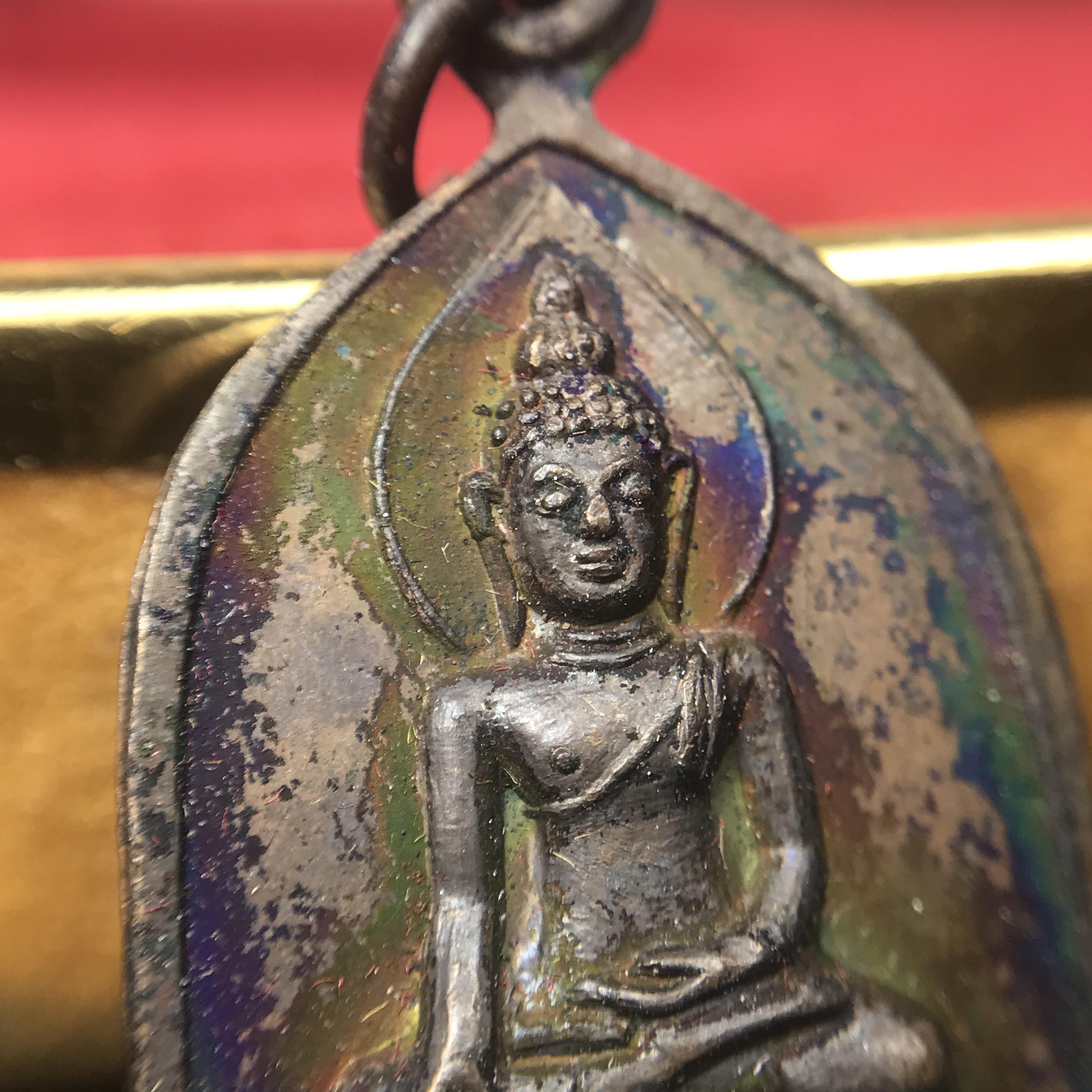 ชุดพระกริ่งไพรีพินาศ(รุ่นแรก สมเด็จพระญาณสังวร) เนื่องในพระบรมราชวโรกาสพระบาทสมเด็จพระเจ้าอยู่หัวรัชกาลที่9 เสด็จพระราชดำเนิน ในงานตัดลูกนิมิตสีมาอุโบสถ วัดเพชรวราราม จ.เพชรบูรณ์ ปี ๒๕๒๐ รุ่นเขาค้อ (ชุดกรรมการ ได้รับพระราชทาน พบเจอและหายากมากในปัจจุบัน)