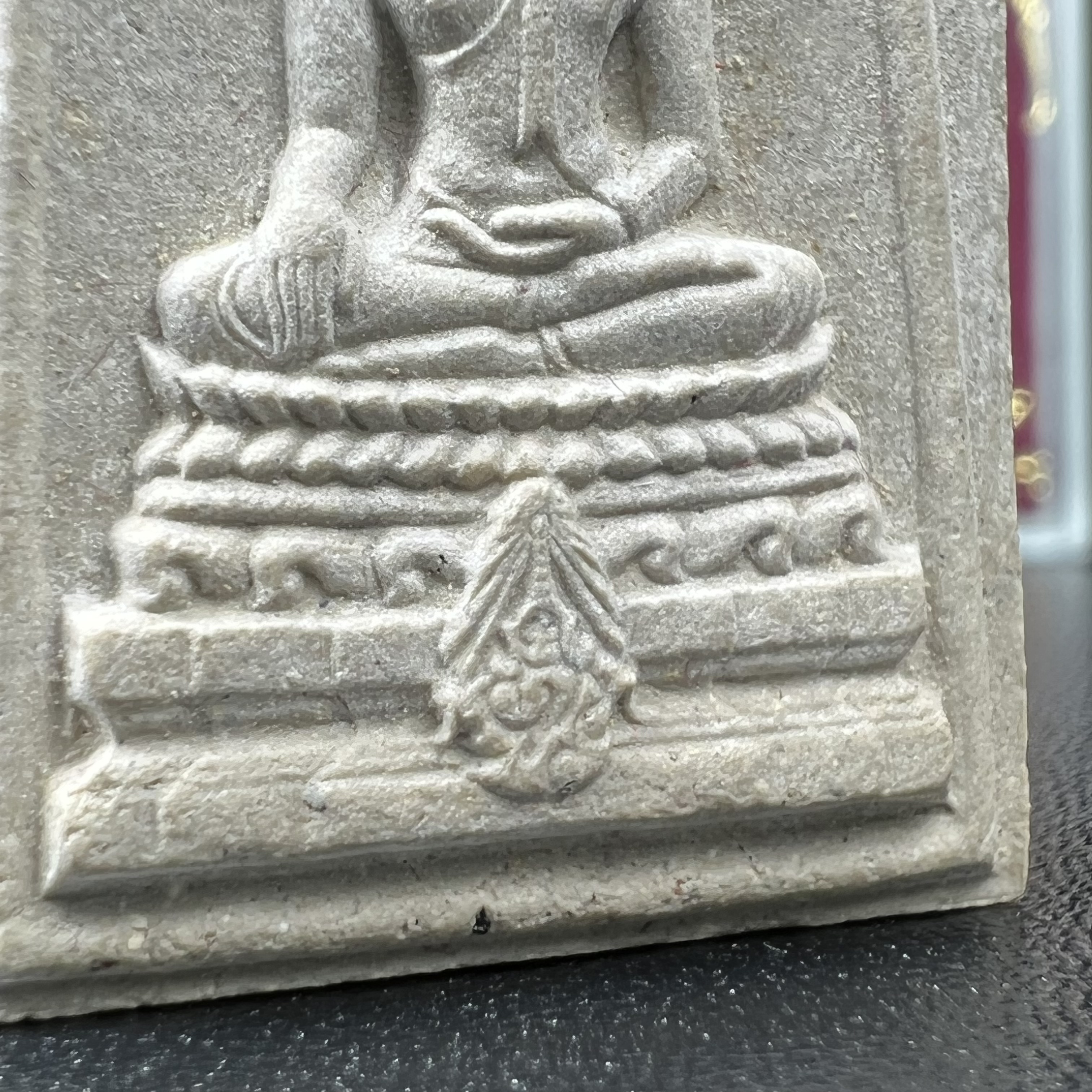 พระพุทธชินสีห์ ภปร. ทันโต เสฏโฐ ปี2533 พิมพ์ใหญ่(องค์นี้ด้านหลังบรรจุพลอยเสกมงคลเยอะมาก) บรรจุพระทนต์ในหลวง รุ่นเดียวในประวัติศาสตร์ ****รุ่นนี้ขอแนะนำ****