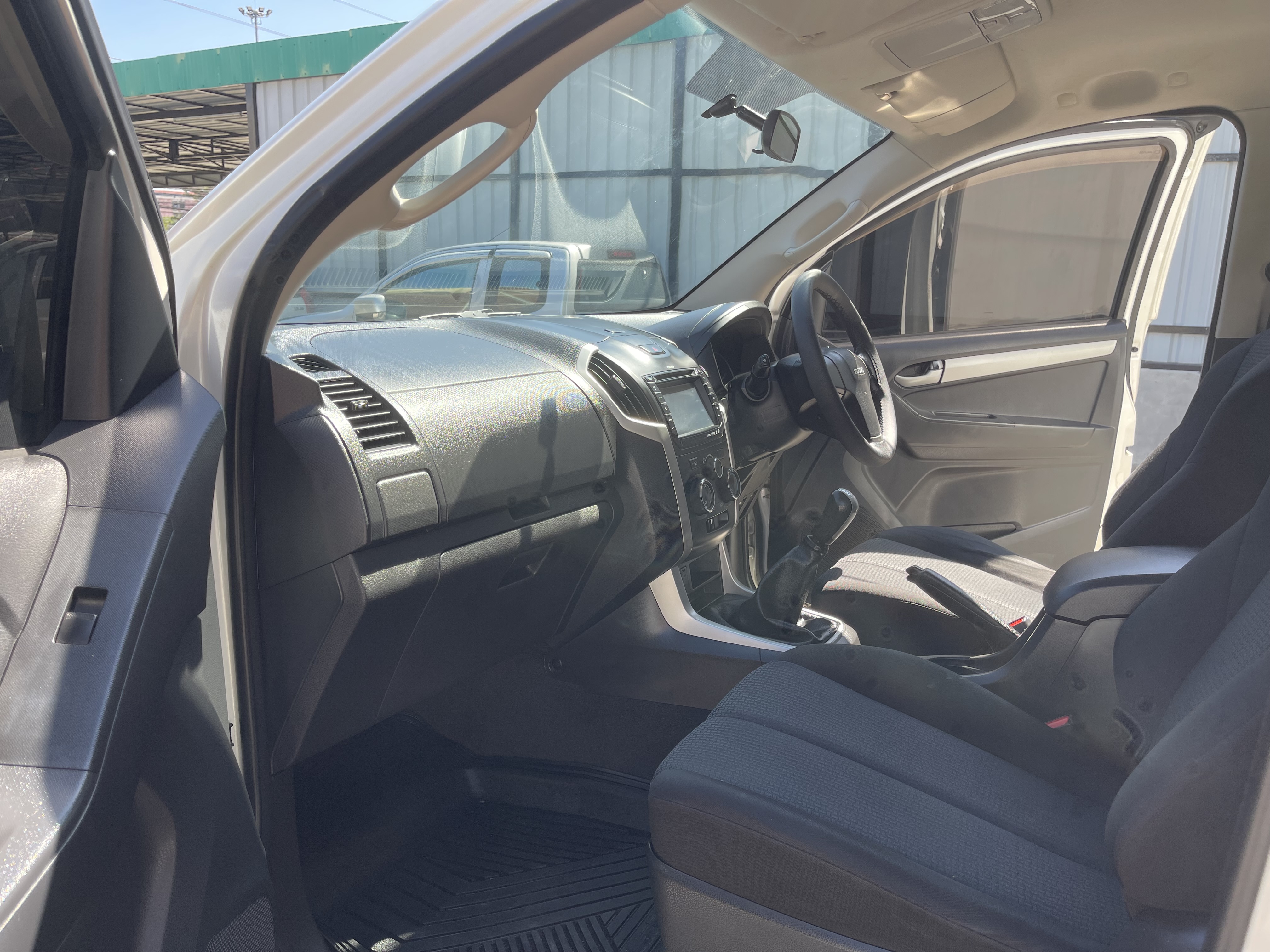 Isuzu Dmax All New 4ประตู Hilander 2.5 Vgs Z Dvd 2014 เงิน