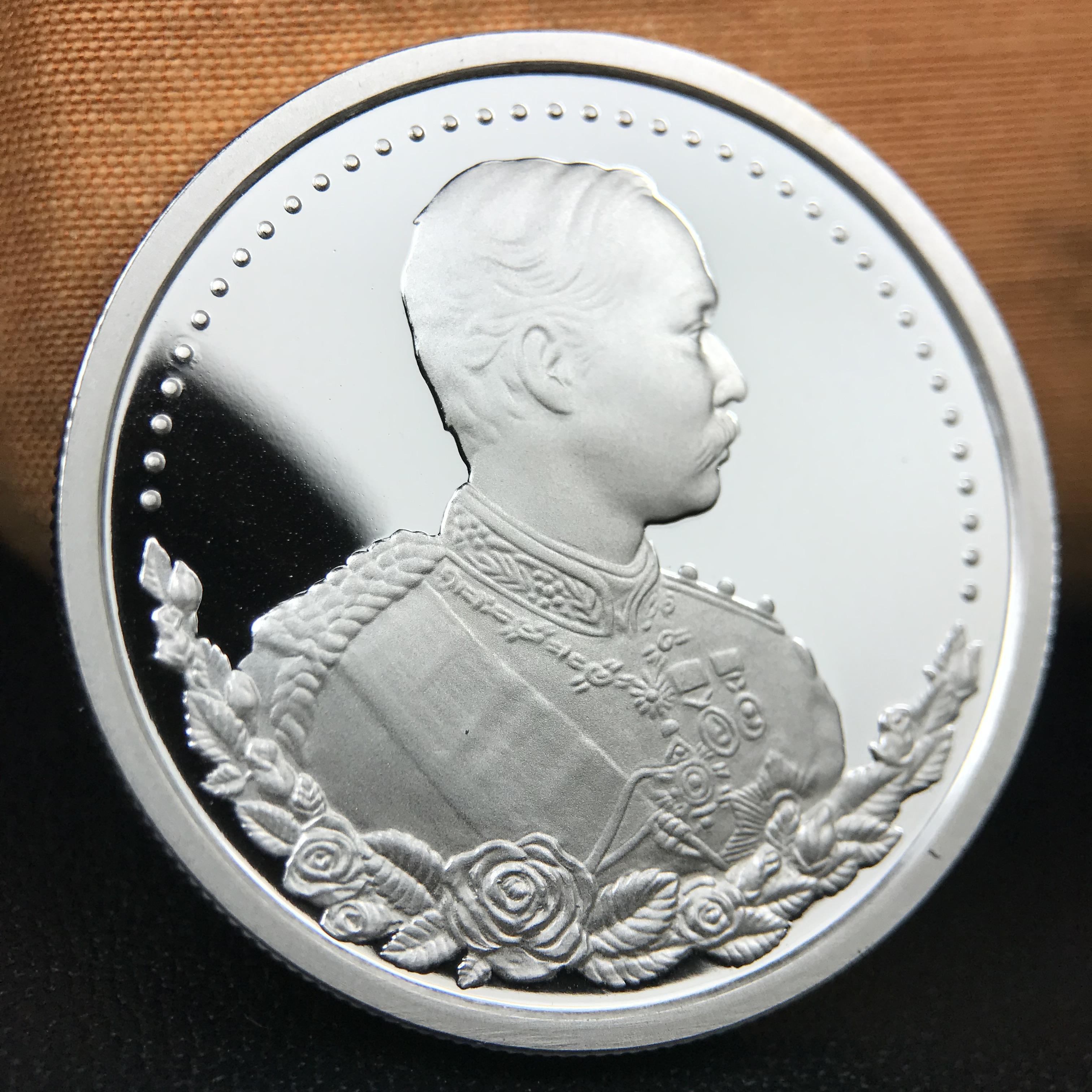 เหรียญรัชกาลที่ 5 หลัง 12 นักษัตริย์ รุ่นมหาลาภ ปี 2539 เนื้อเงินขัดเงา บล็อกนอก(เพิร์ธ)ออสเตรเรีย ขนาด 3.2 ซ.ม. กล่องบรรจุเดิมครบสมบูรณ์สวยงาม พิธีพุทธาภิเษก ณ.พระอุโบสถ วัดพระแก้ว สมเด็จพระญาณสังวร สมเด็จพระสังฆราช เป็นประธานพิธี