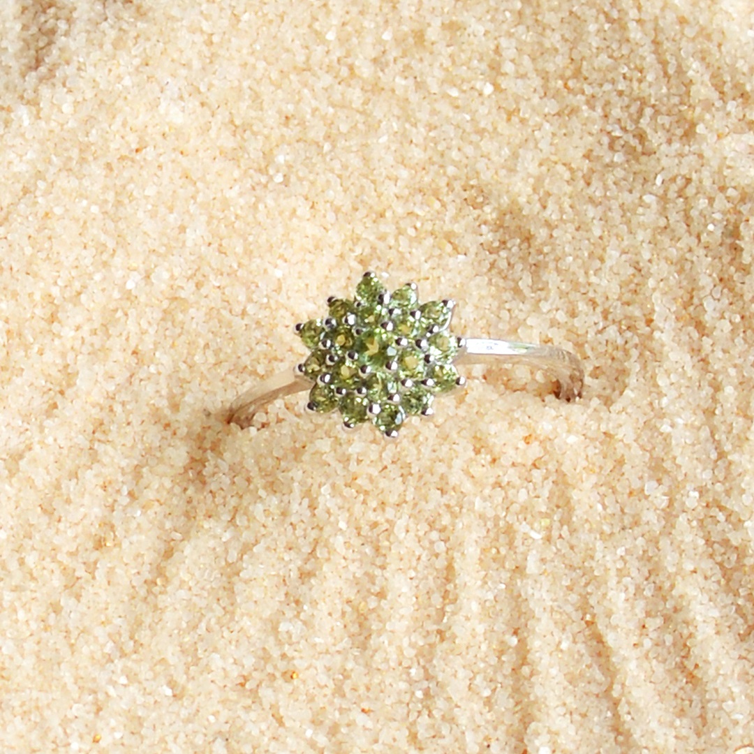 แหวนดอกพิกุล แหวนพลอยแท้ Gemstone flower rings