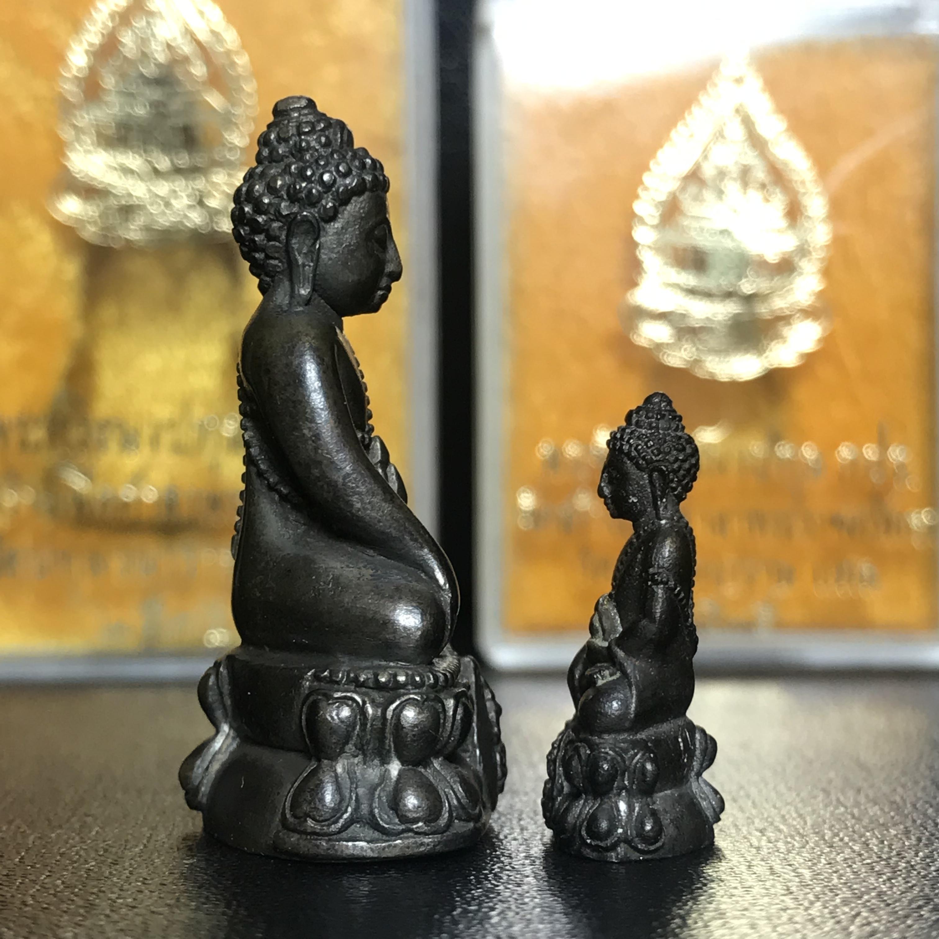 พระกริ่งนวปทุม ภปร.-พระชัยวัฒน์นวปทุม ภปร วัดปทุมวนาราม เนื้อนวโลหะ ปี2535(ในหลวงรัชกาลที่9เสด็จเททอง)(1ใน3000องค์)หายาก