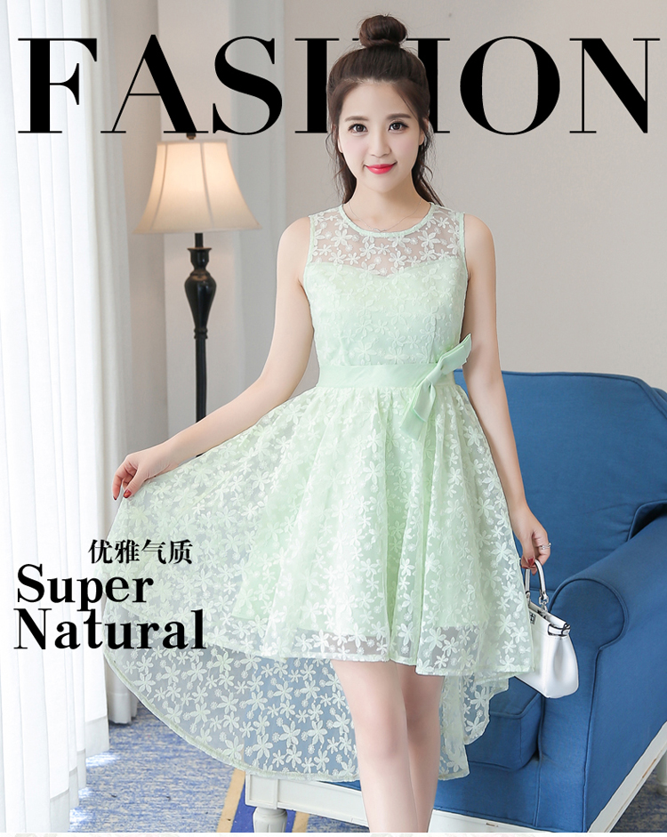 ชุดเดรสสั้นผ้าลูกไม้สีเขียวอ่อนสดใส แขนกุด กระโปรงหน้าสั้นหลังยาว