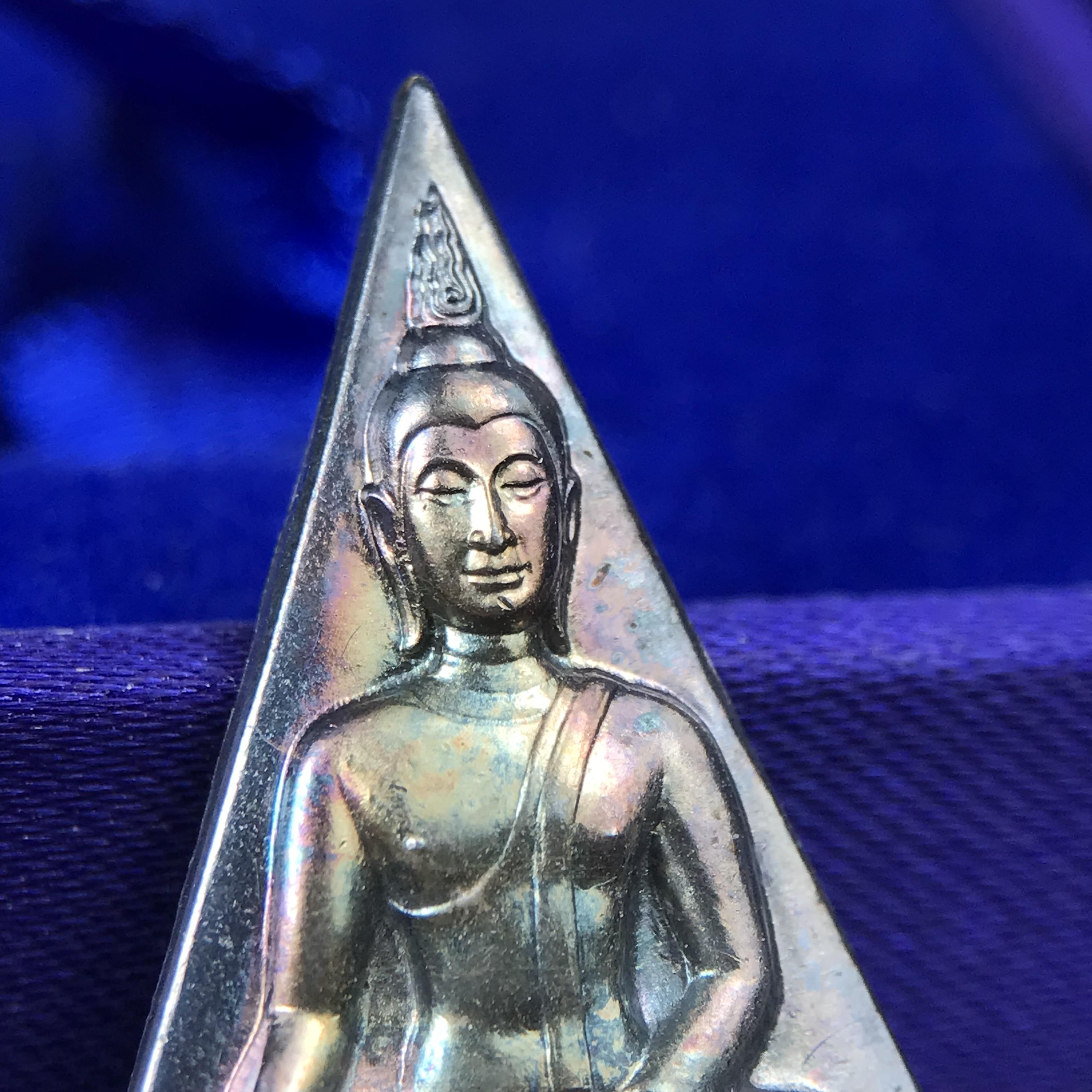 พระพุทธนวราชบพิตร พระพิมพ์จิตรลดา โครงการหลวง ปี2539 (พิมพ์ใหญ่+พิมพ์เล็ก) เนื้อเงินผิวเดิมขึ้นสีรุ่ง สวย แบบนิยมพร้อมกล่องบรรจุเดิม พิธีใหญ่ ปลุกเสกวัดพระแก้ว(1ชุด 2 องค์)