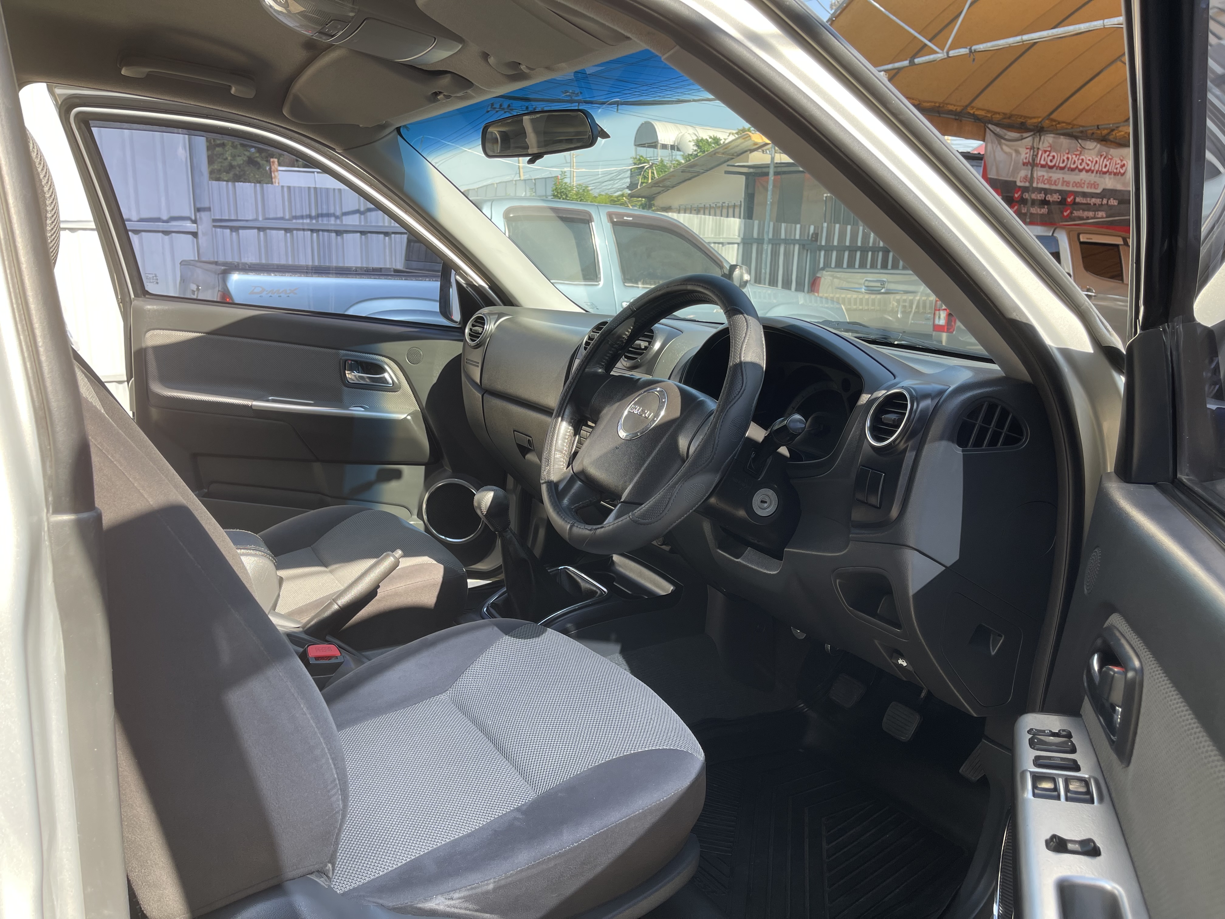 Isuzu Dmax Cab Hilander 2.5 Abs 2011 เงิน