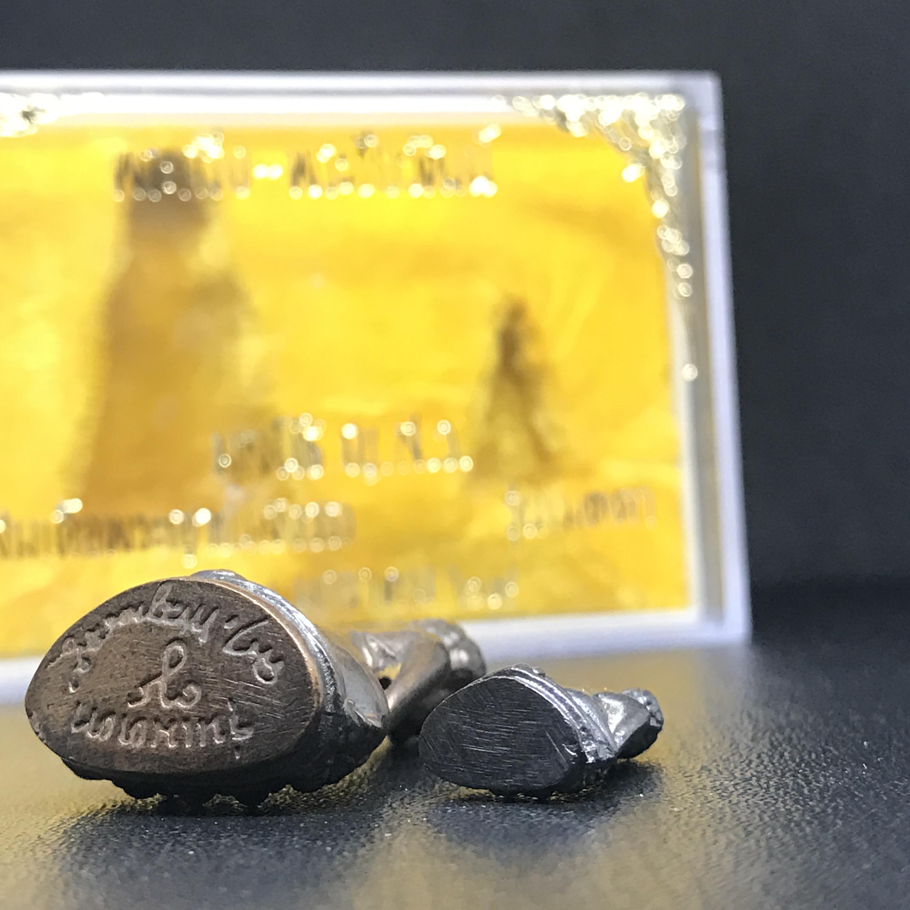 พระกริ่ง-พระชัยวัฒน์ รุ่นเมตตา ปี2529 วัดบวรนิเวศวิหาร เนื้อนวโลหะ(ในหลวงร.9เสด็จเททอง)(1ใน999ชุด)