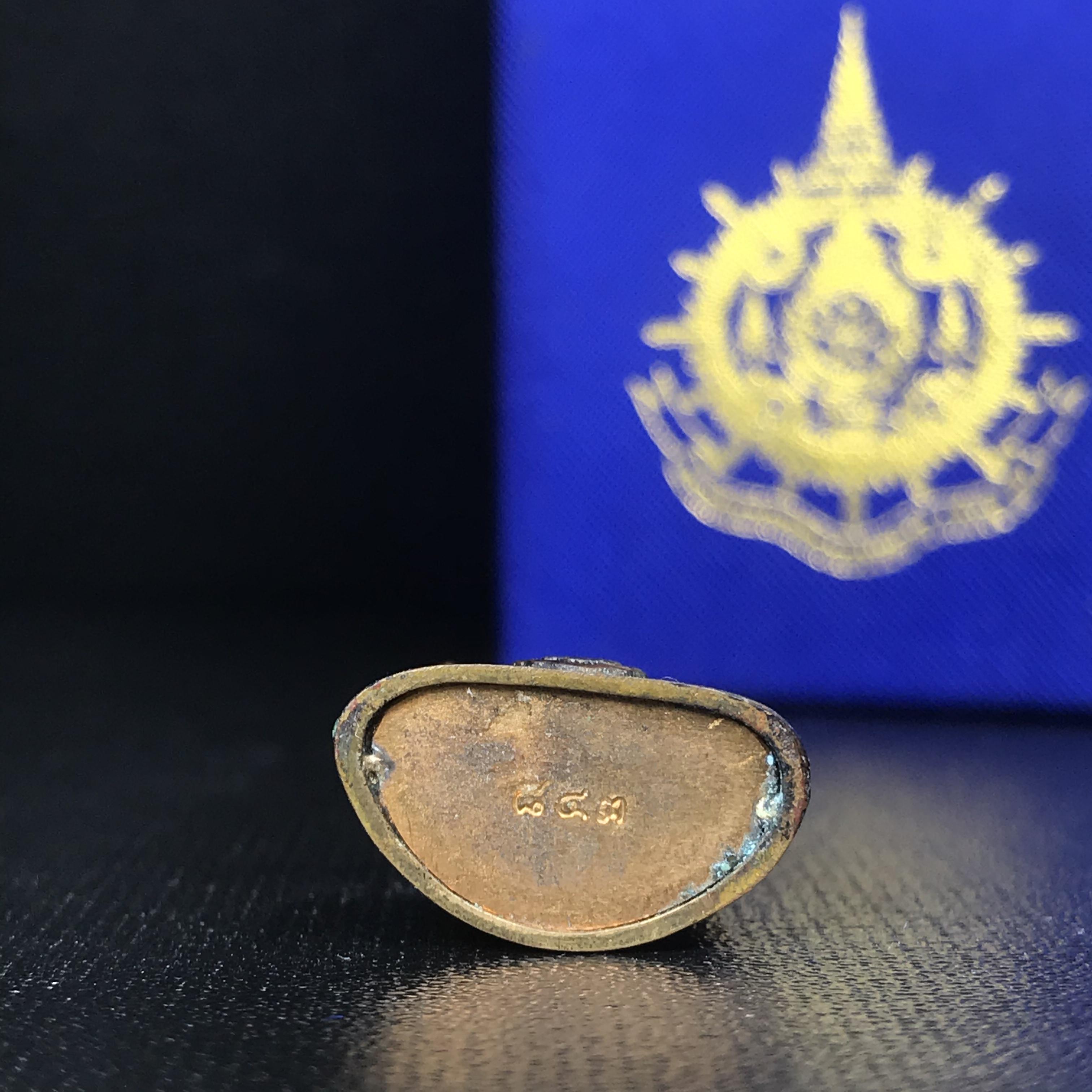 พระกริ่งไพรีพินาศ เฉลิมพระเกียรติ พระบาทสมเด็จพระเจ้าอยู่หัวรัชกาลที่9 พระชนมพรรษา 6 รอบ ปี2542เนื้อสัมฤทธิ์(บรรจุเหล็กไหล)ดีนอก-ดีใน