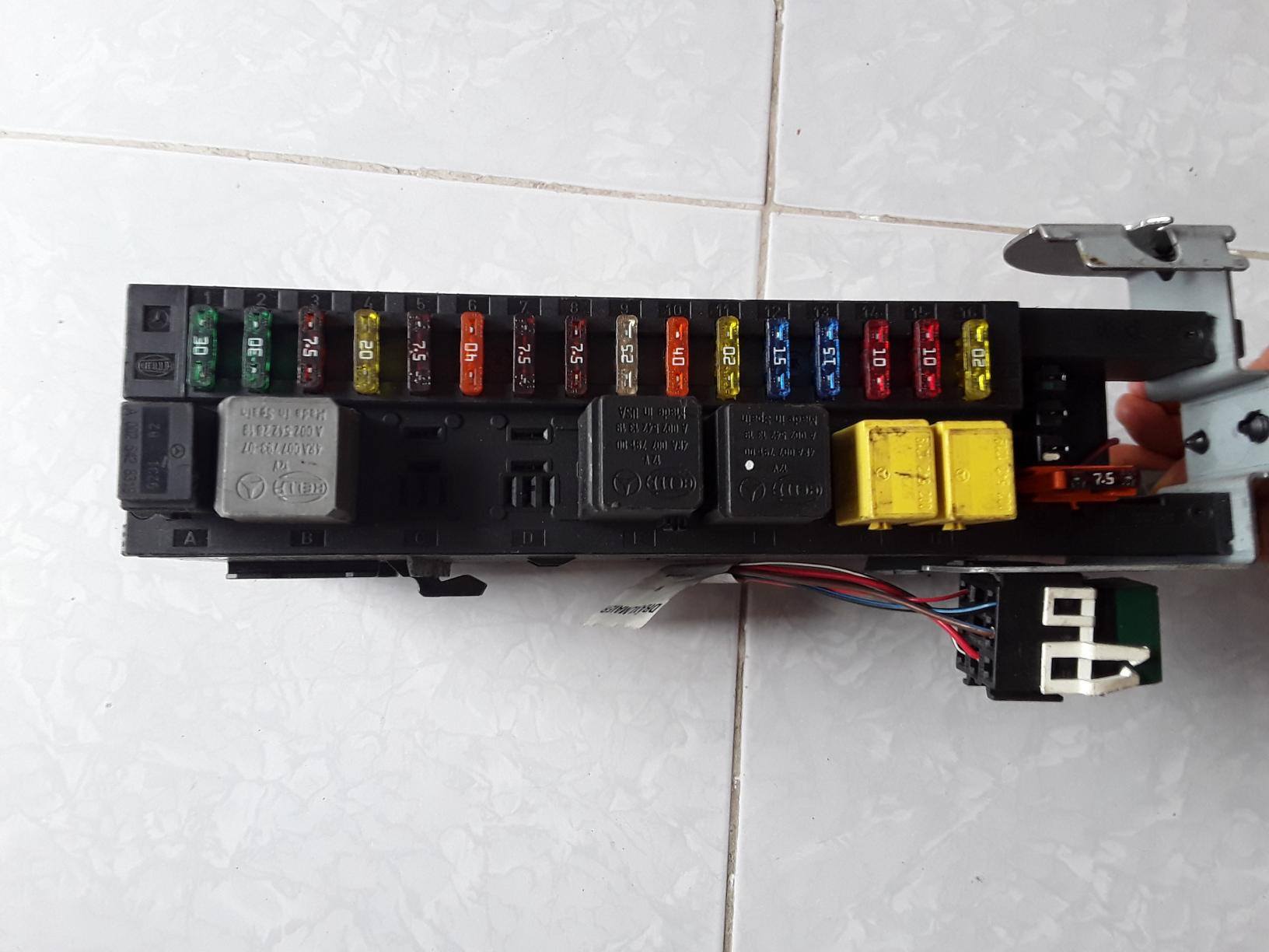 กล่องแซมหลังBENZ W211