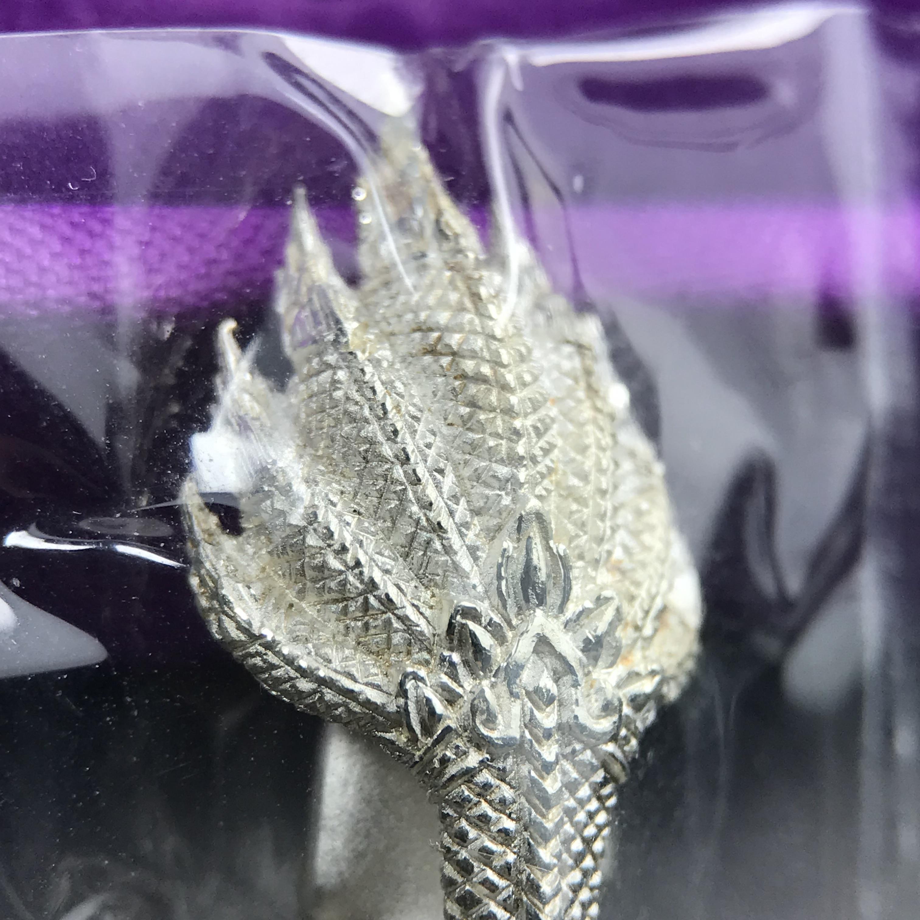 พระนาคปรก สธ. รุ่นสร้างพระอุโบสถเฉลิมพระเกียรติ 4 รอบ 84 พรรษา สมเด็จพระเทพรัตนราชสุดาฯ วัดบวรนิเวศวิหาร ปี 2543 พิมพ์เล็ก เนื้อเงินบริสุทธิ์ แบบพ่นทรายขัดเงาบางส่วน(สภาพ สวย ซีนซองกล่องบรรจุเดิมครบ)พิธีใหญ่ พุทธศิลป์งดงาม หายาก (1 ใน 2999 องค์)