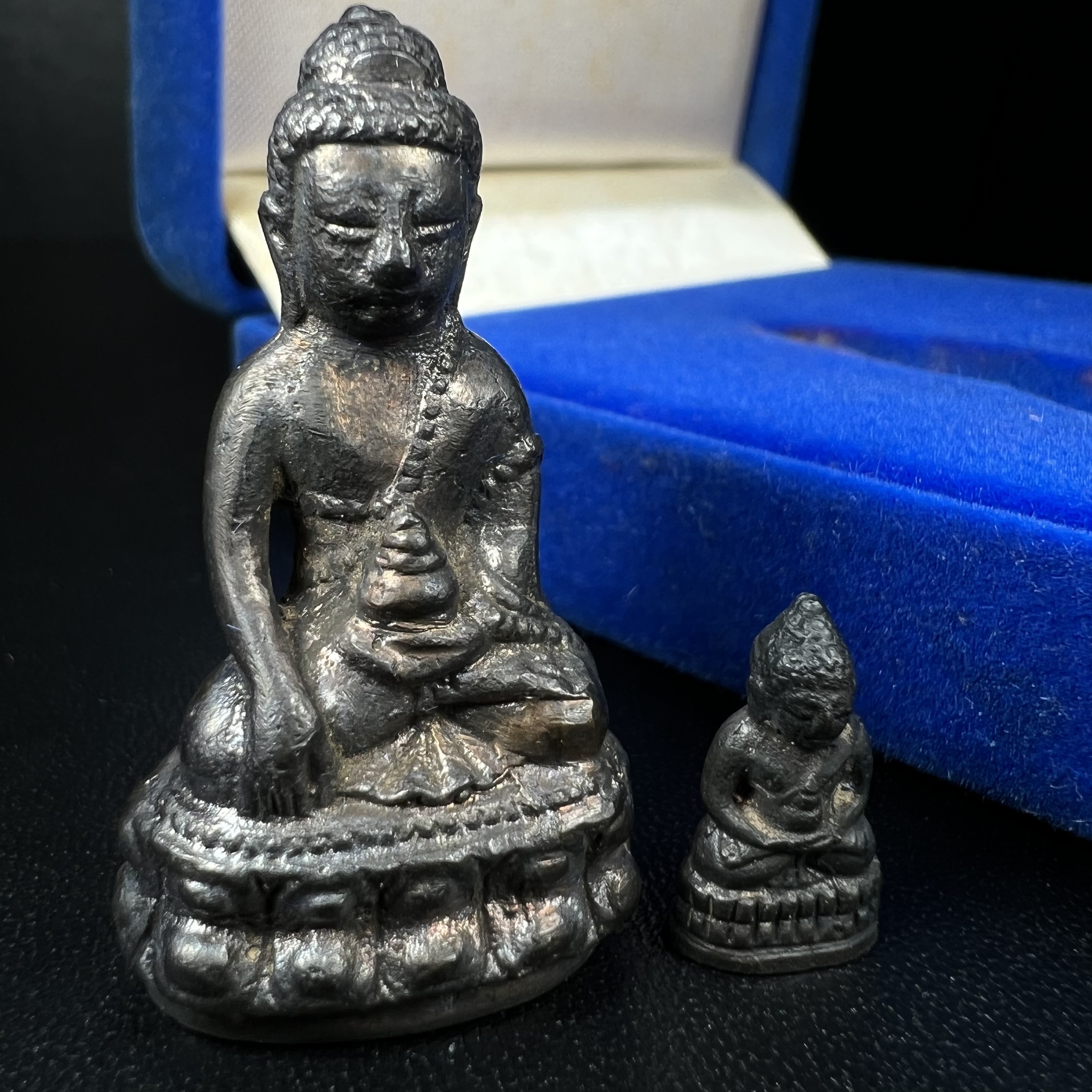 พระกริ่ง-พระชัยวัฒน์ 90พรรษาสมเด็จย่า ปี2533 เนื้อนวโลหะ(ในหลวงรัชกาลที่9เสด็จในพิธี)(1 ใน 3000 ชุด) หายาก