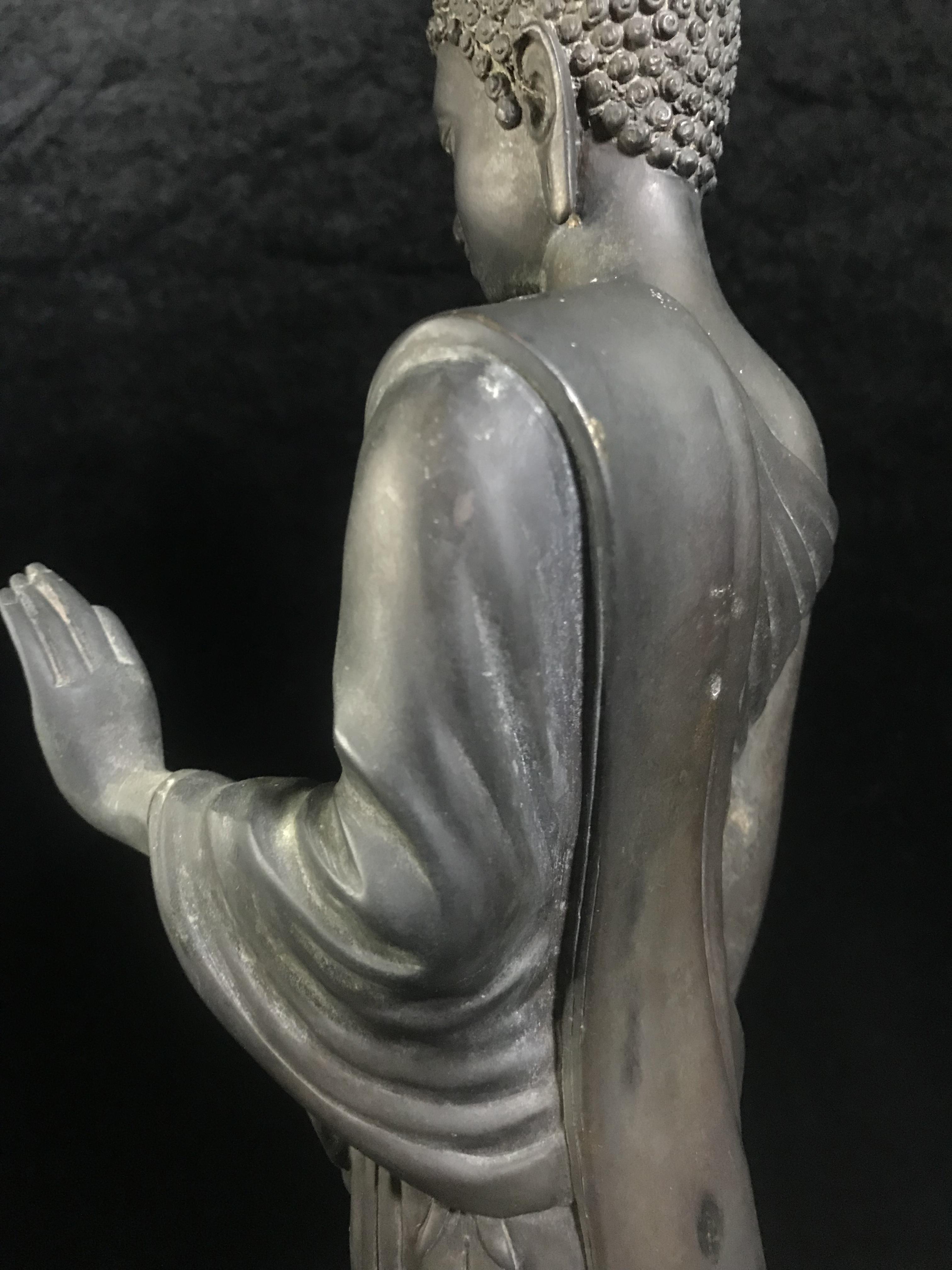 พระบูชา 25พุทธศตวรรษ พระศรีศากยะทศพลญาณ ประธานพุทธมณฑลสุทรรศน์ ปี 2531 ตราสัญลักษณ์พระราชพิธีรัชมังคลาภิเษก ปี 2531 หมายเลข (๑๕)๕๘๓ ขนาดความสูง 15 นิ้ว รวมฐานสูง 18 นิ้ว(นิยมหายาก)