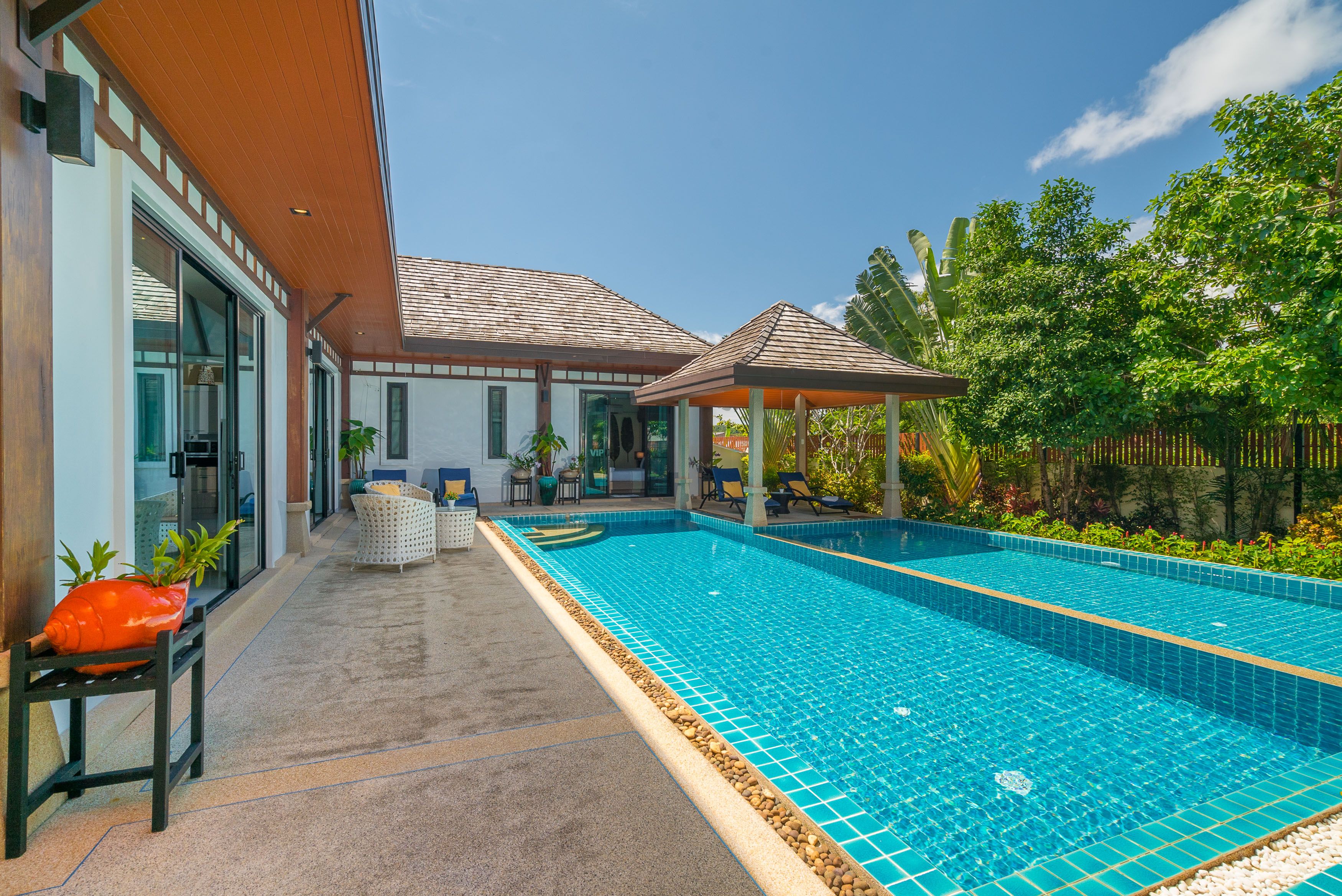 For Rent : Rawai, VIP Luxury Villa 5 Bedrooms 5 Bathrooms, Walk distance to the beach