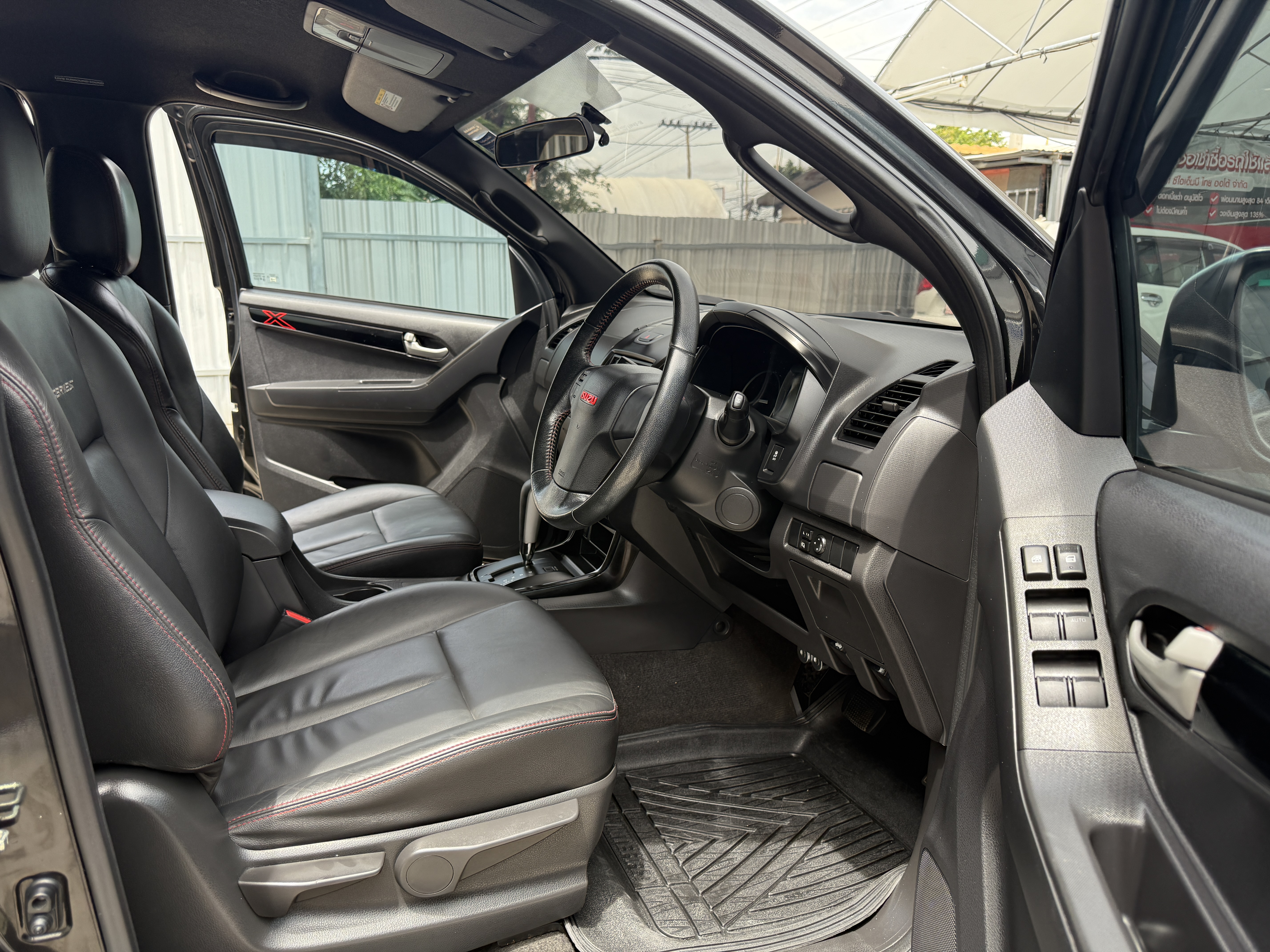 Isuzu Dmax All New 4ประตู Hilander 2.5 Vgs Z Prestige Navi X-Series Push Start At 2015 ดำ