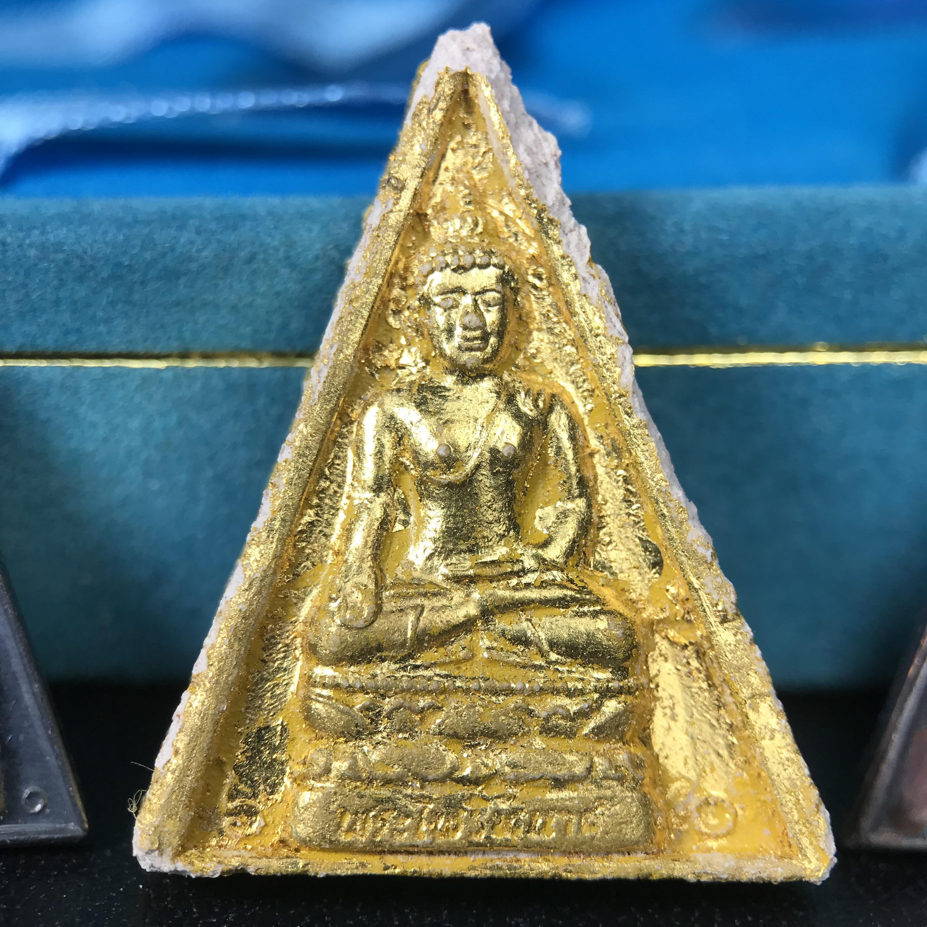 พระไพรีพินาศ สก. ปี 2535พิธีมหาพุทธาภิเษก ณ วัดบวรนิเวศวิหาร เฉลิมพระเกียรติ สมเด็จพระนางเจ้าสิริกิติ์ พระบรมราชินีนาถ พระบรมราชชนนีพันปีหลวง 5 รอบ 60 พรรษา12 สิงหาคม 2535 ชุดพิเศษ 5 รายการ ครบชุดพร้อมกล่องบรรจุเดิม