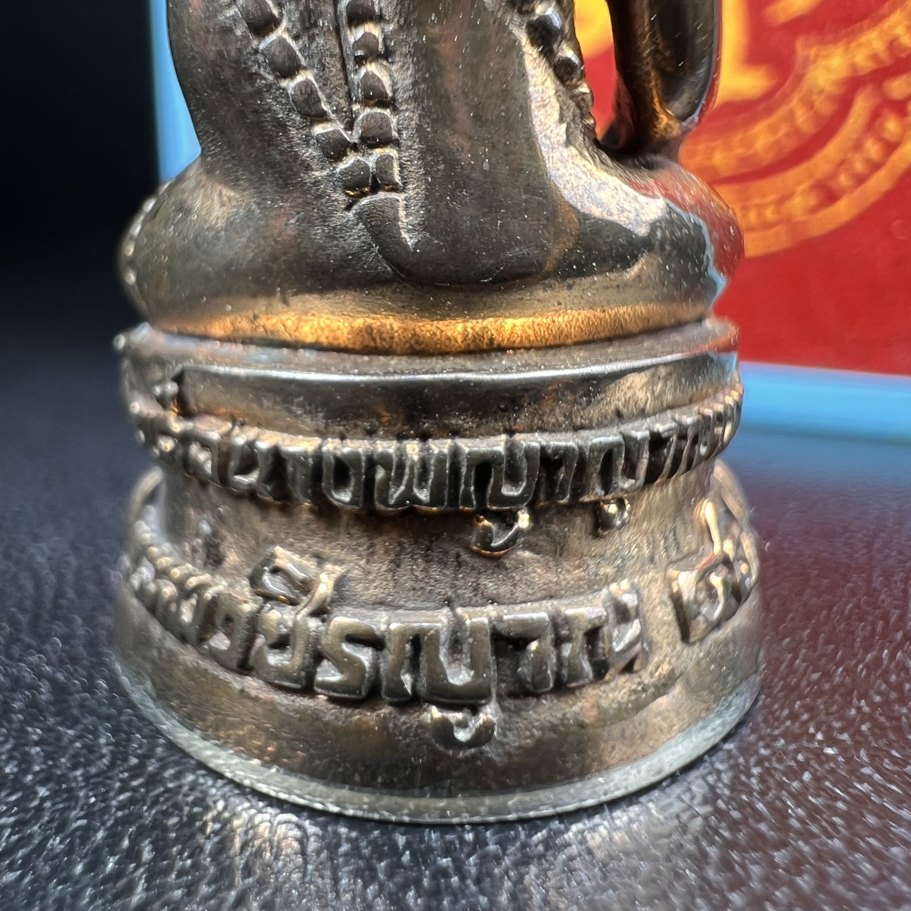 พระกริ่งสมเด็จนางพญาญาณนาวา พรหมวชิรญาณ โครงการพัฒนาพระอารามเฉลิมพระเกียรติ วัดยานนาวา ปี 2547เนื้อนวโลหะก้นเงิน องค์หมายเลข ๓๙๐ พร้อมกล่องบรรจุเดิมครบสมบูรณ์