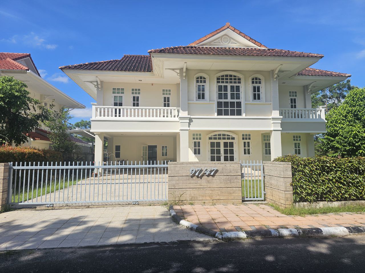 For Rent : Kathu, Private House, 3 bedrooms 3 Bathrooms, Garden View